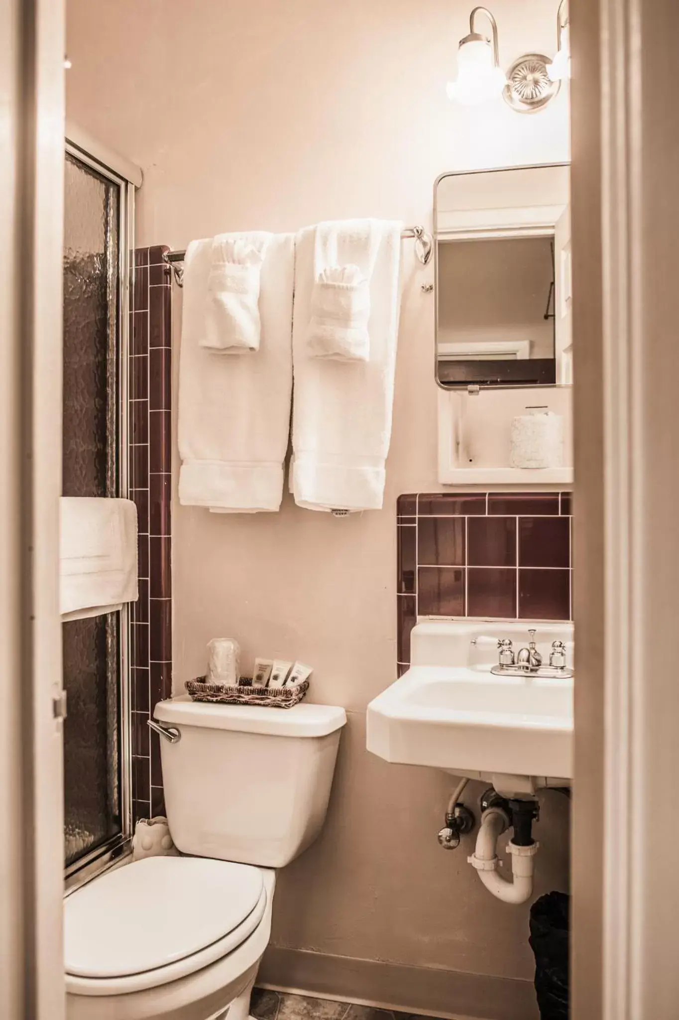 Shower, Bathroom in Weatherford Hotel