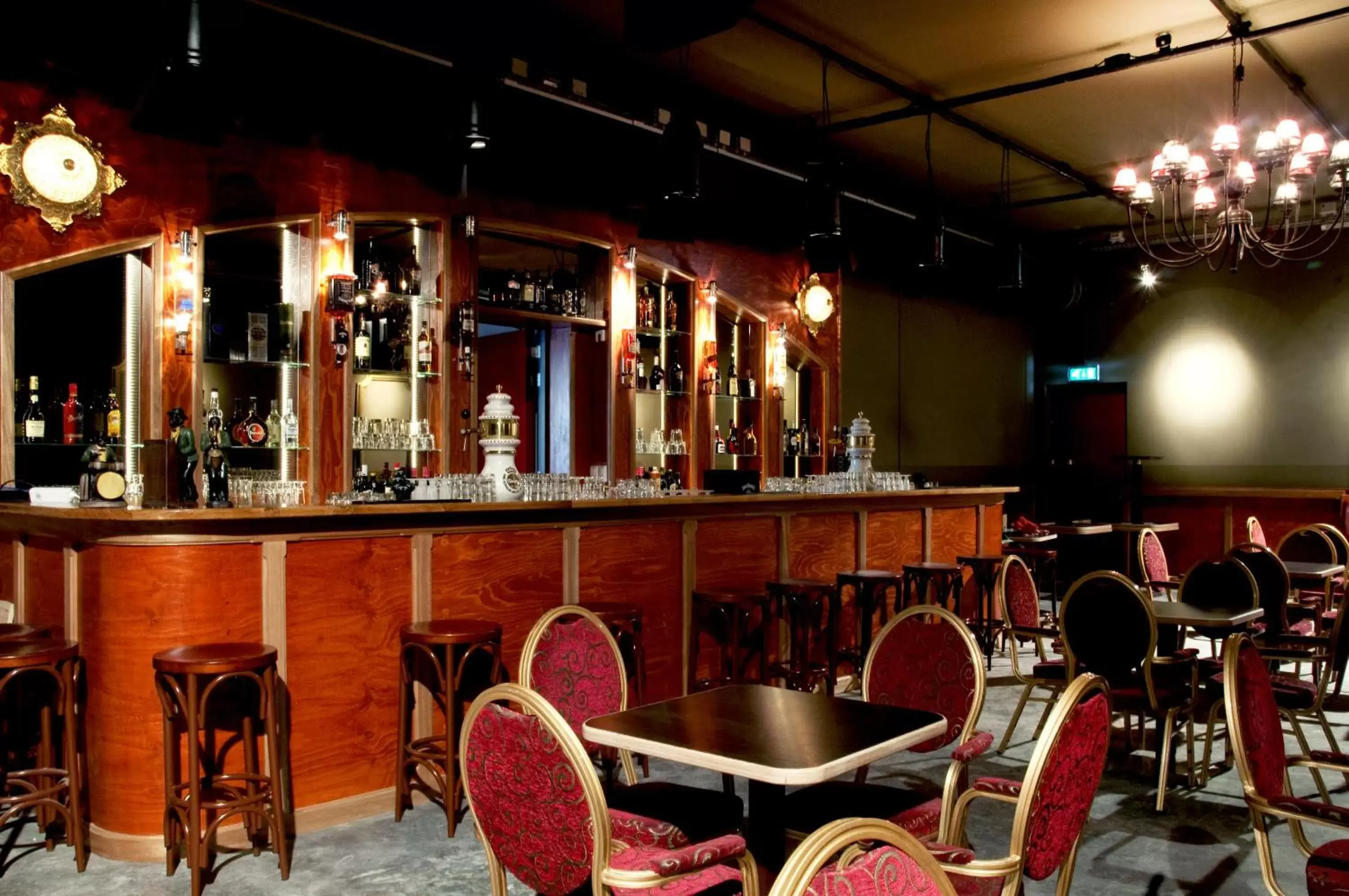 Nightclub / DJ, Lounge/Bar in Blue Collar Hotel