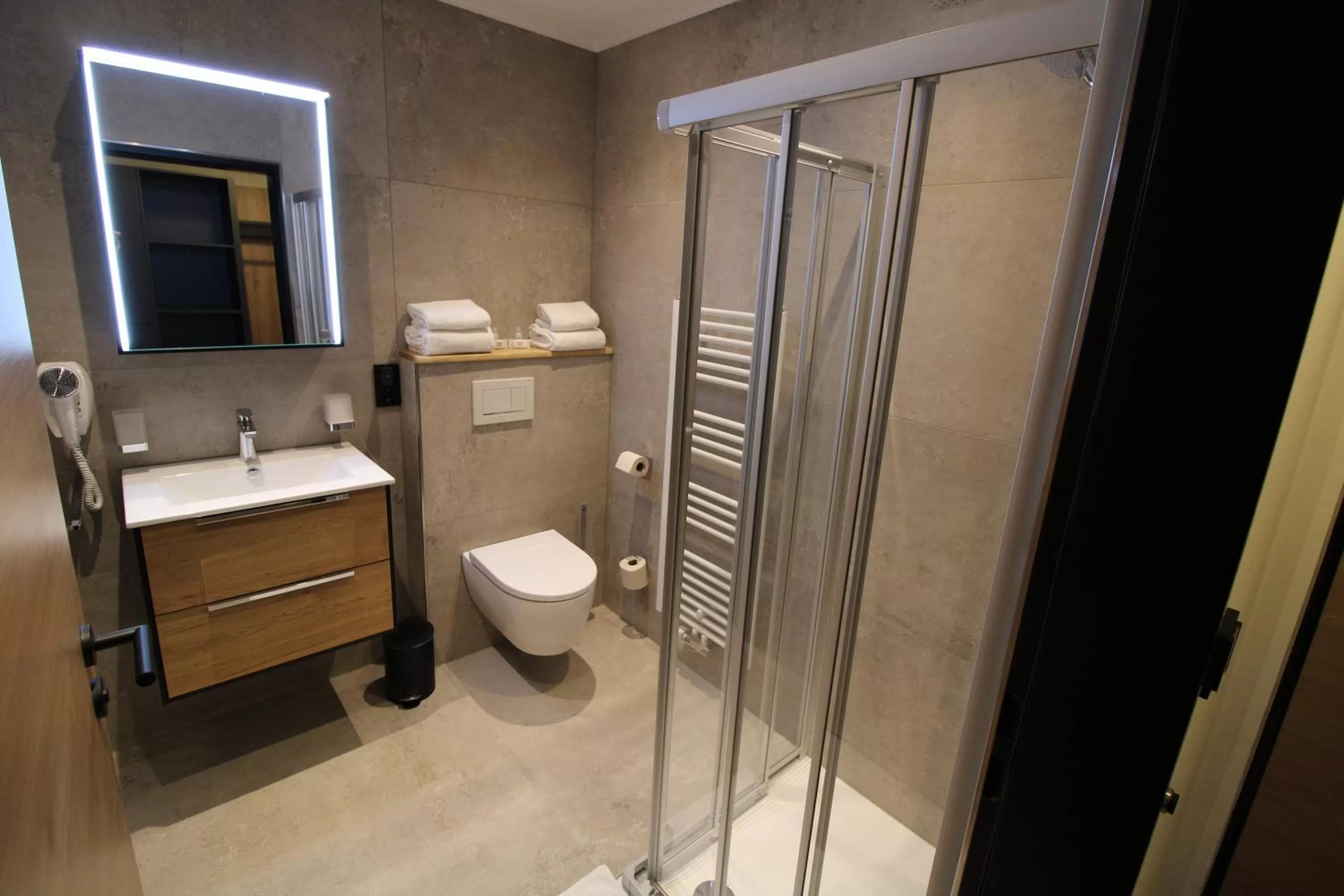 Shower in DER Hirsch Hotel