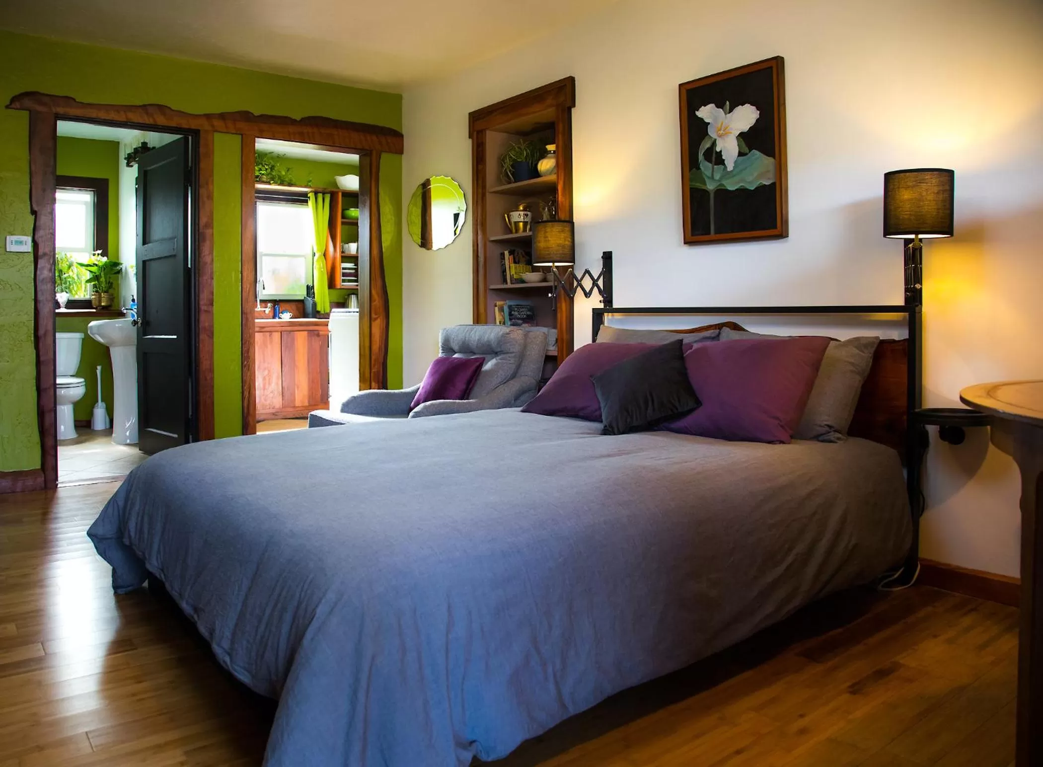 Queen Studio in The Front Porch Hidden Oasis