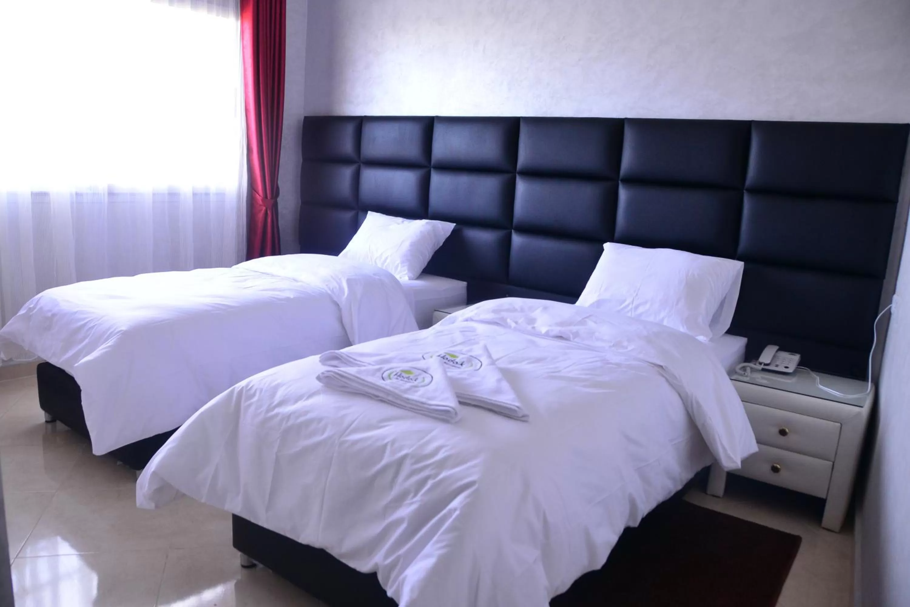 Bed in Hôtel Hadaik Ain Asserdoune