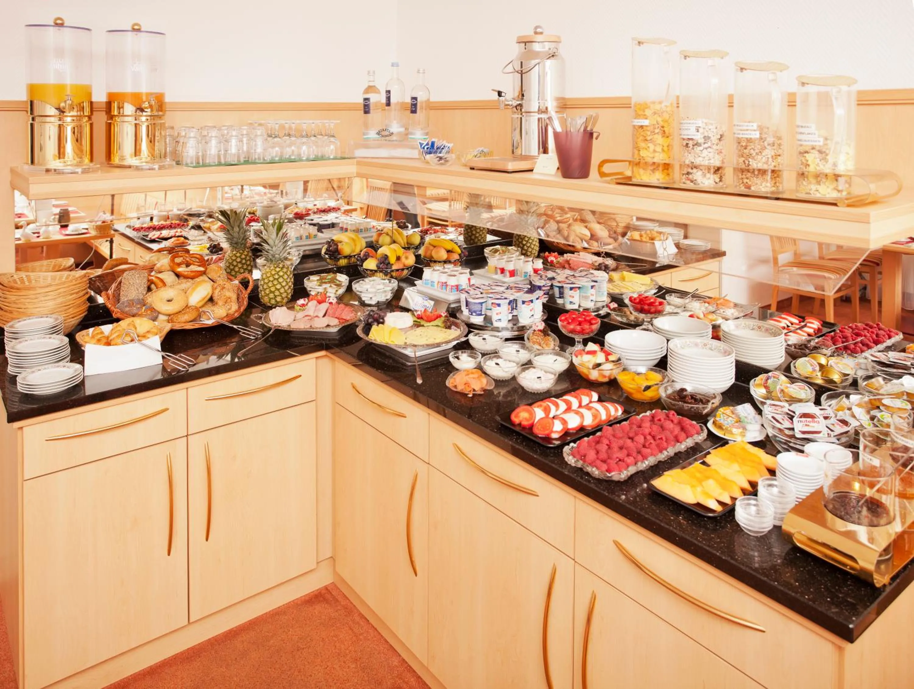 Food and drinks in Hotel Benn