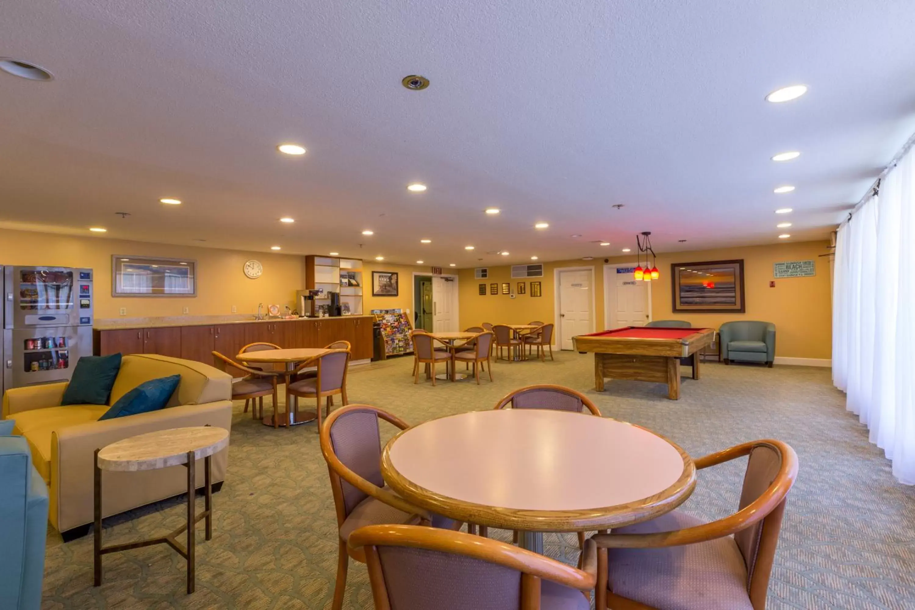 Lounge or bar in Capistrano SurfSide Inn Lounge or bar in Capistrano SurfSide Inn