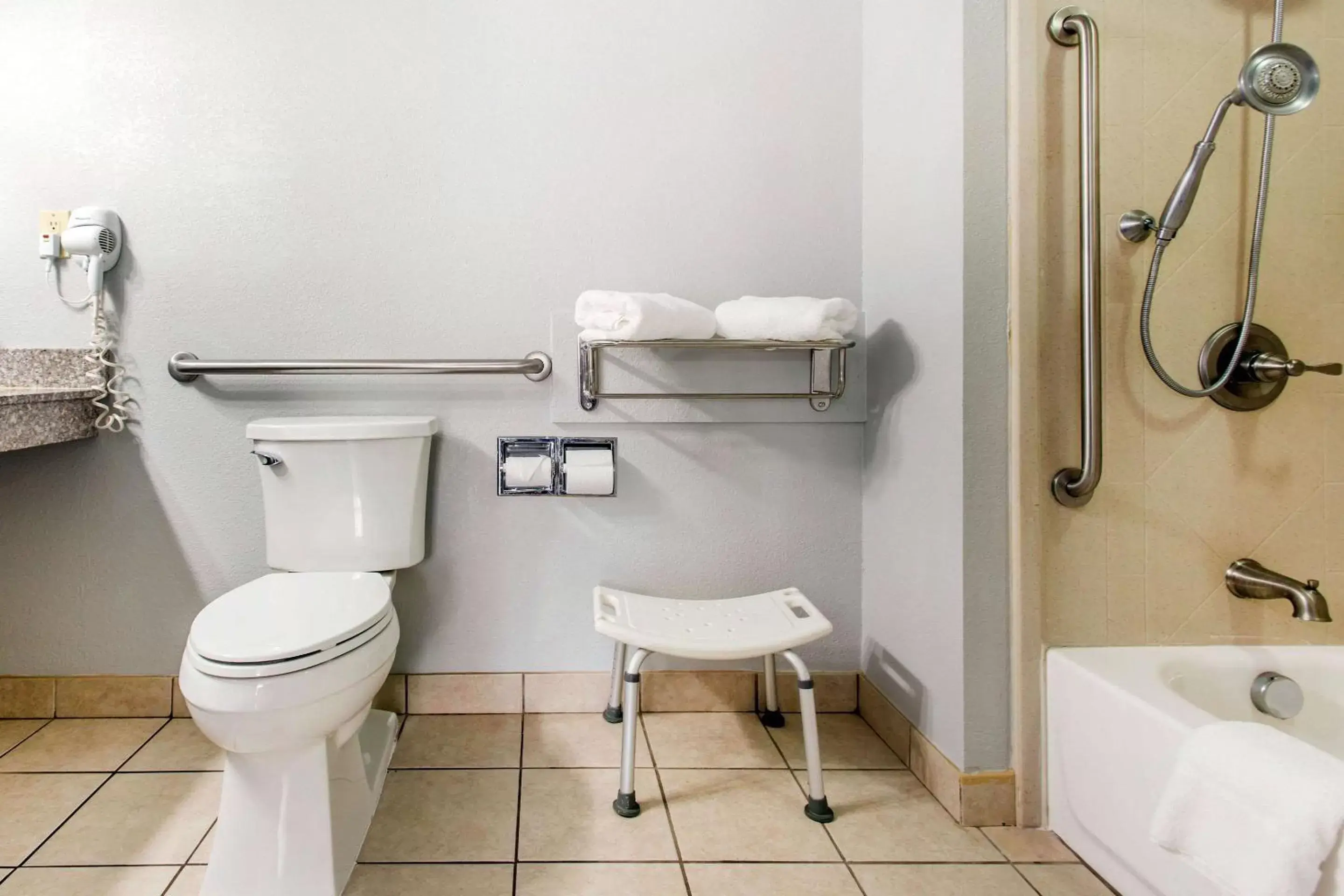 Bathroom in Quality Inn & Suites Vidalia