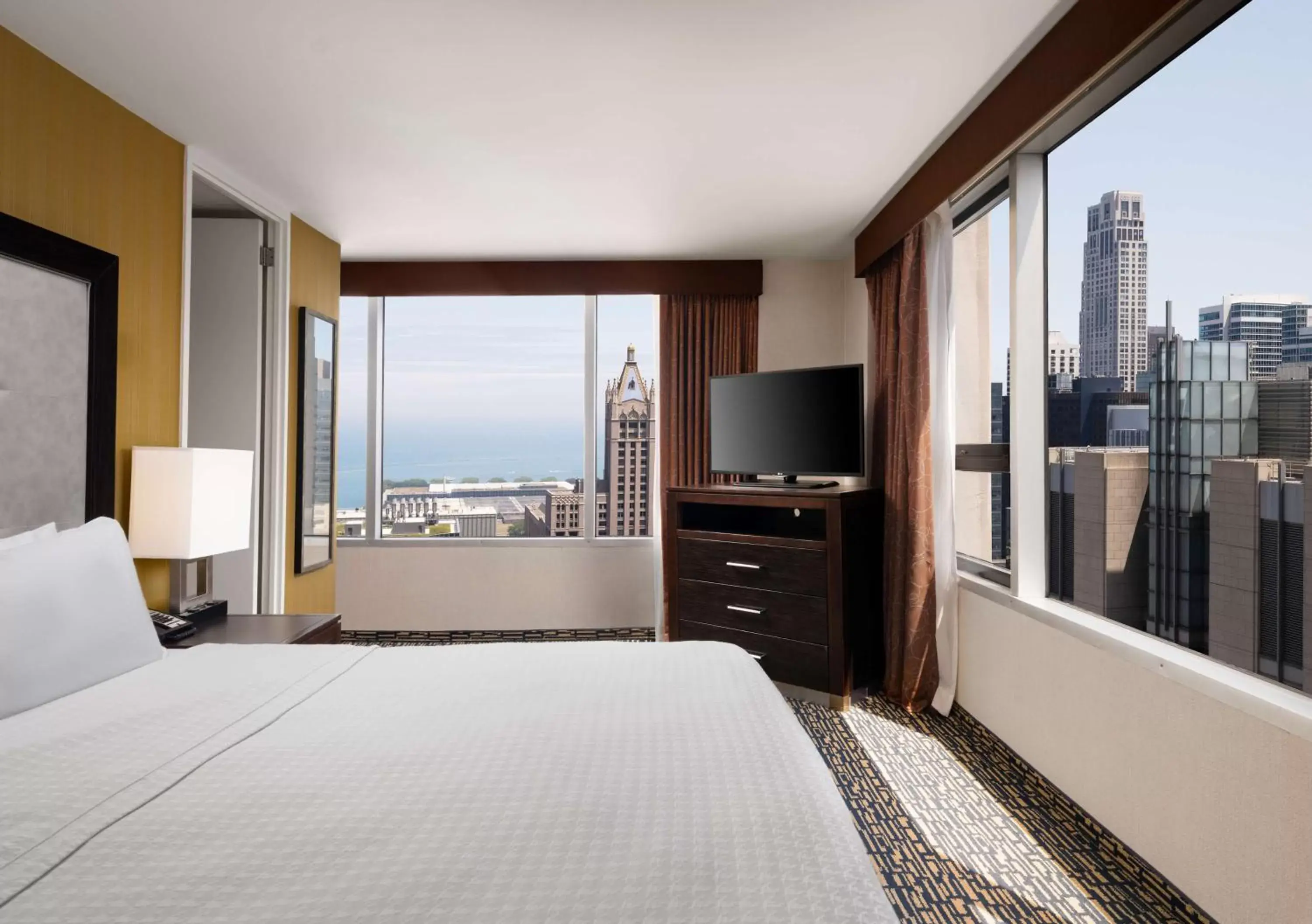 Bed, Balcony/Terrace in Homewood Suites by Hilton Chicago Downtown - Magnificent Mile