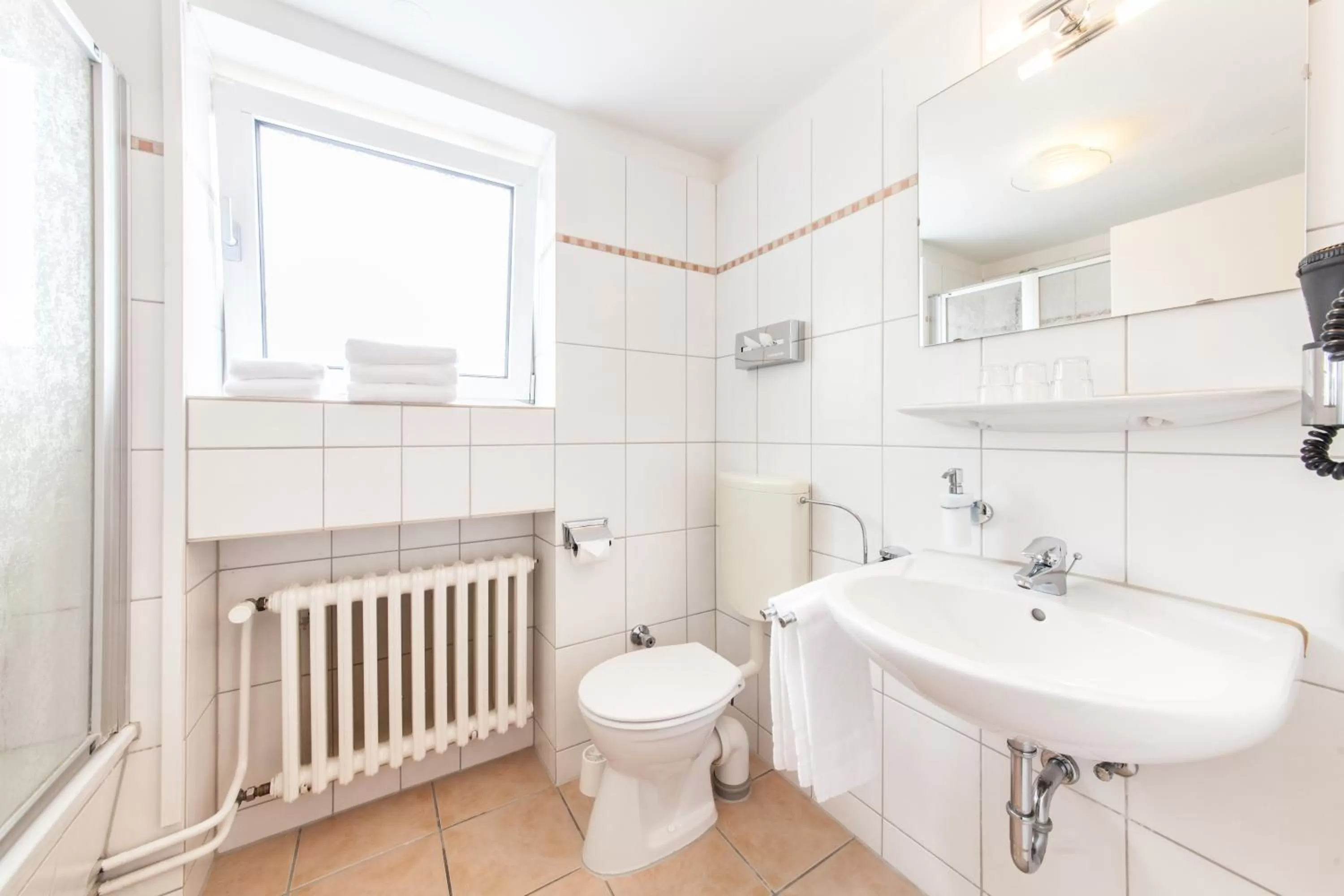 Bathroom in Hotel Drei Kronen Elmshorn