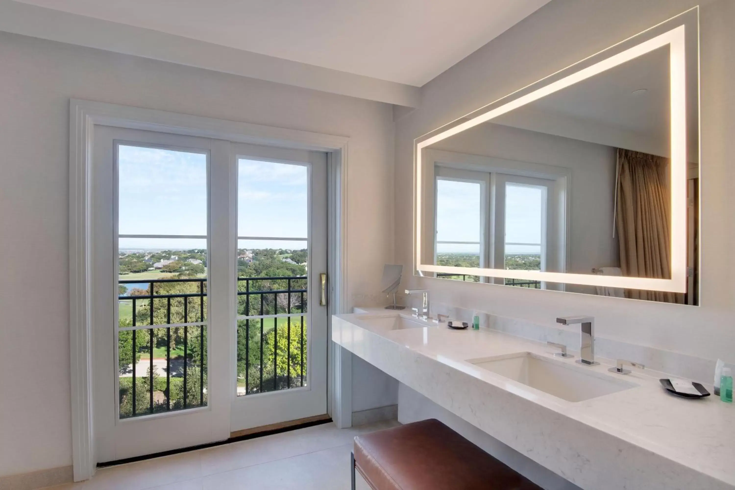 Photo of the whole room, Bathroom in The Westin Dallas Stonebriar Golf Resort & Spa