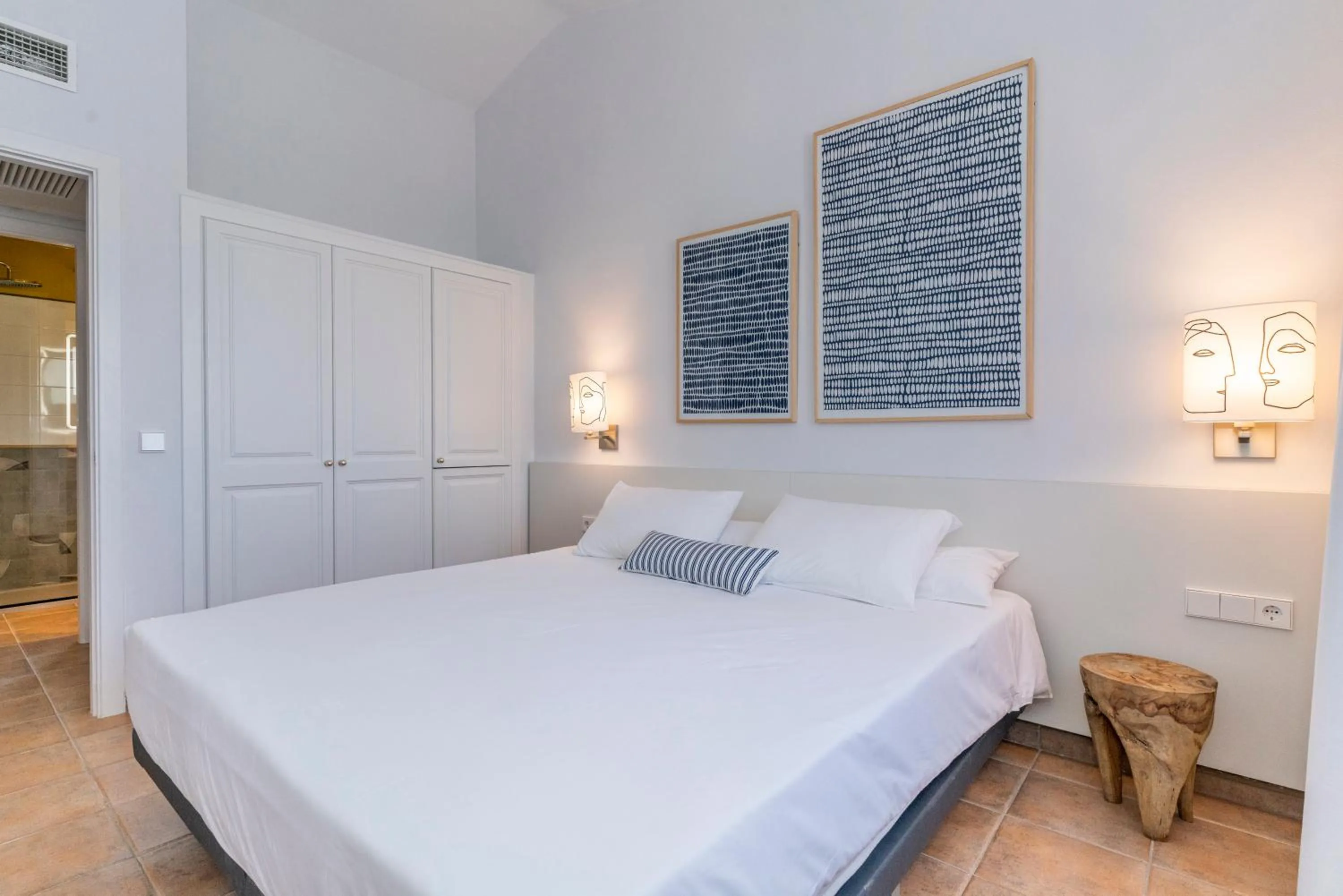 Bed in Aparthotel HG Cala Llonga