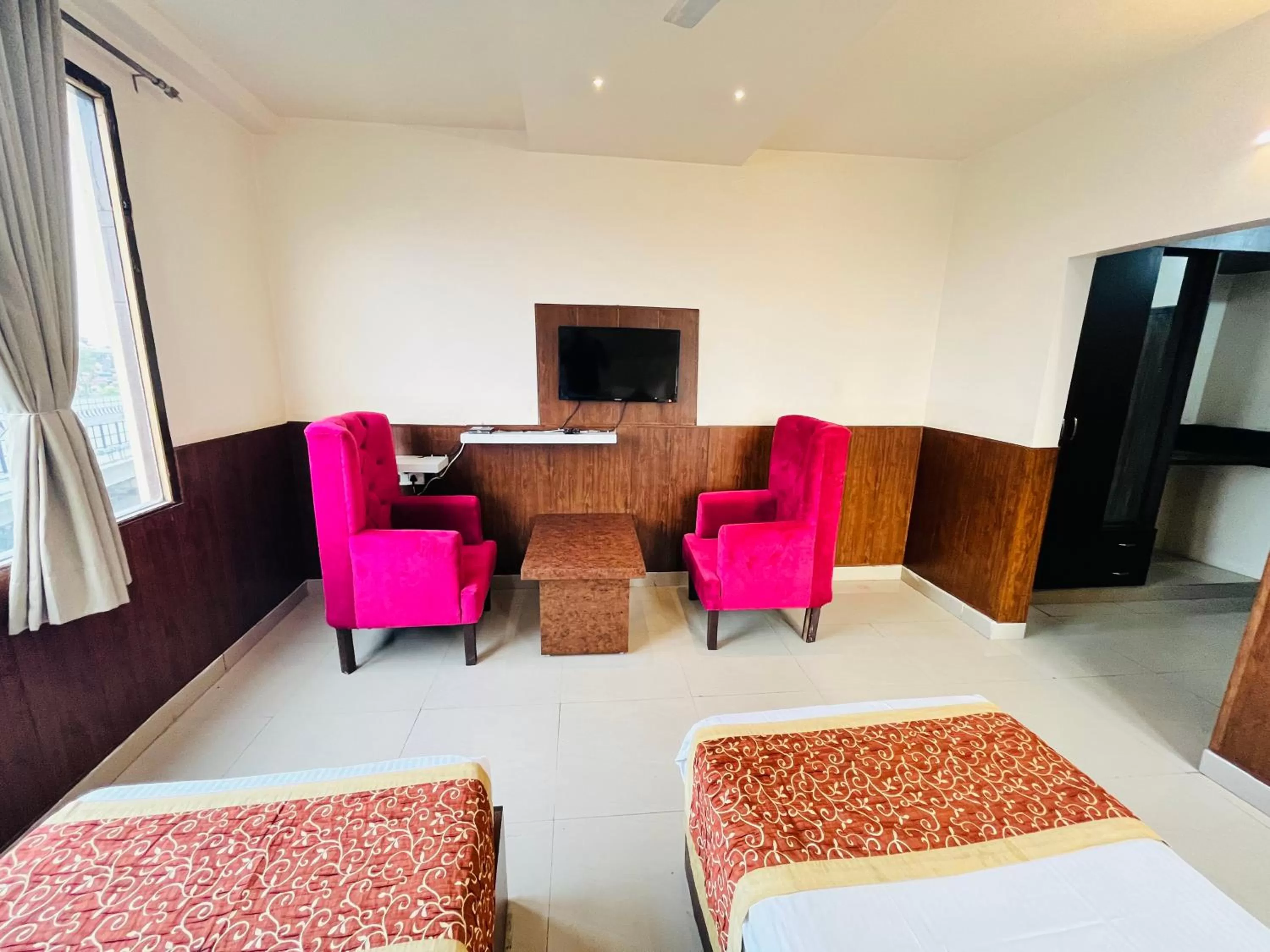 Bed, Seating Area in Hotel The Leaf - Gomti Nagar Lucknow