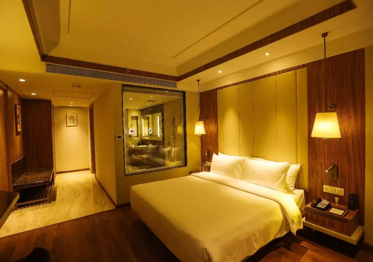 Bedroom, Bed in Radisson Bhopal