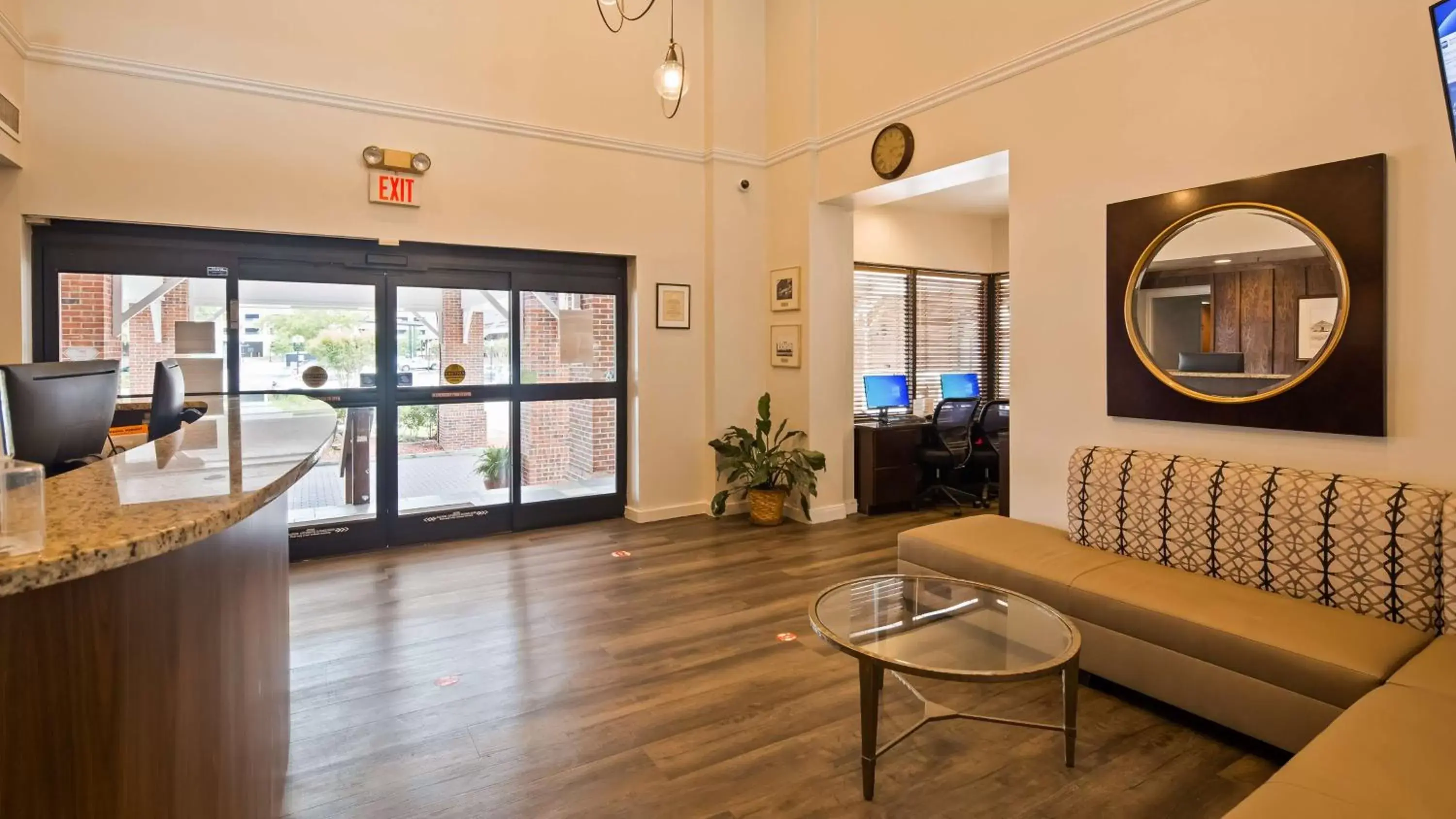 Lobby or reception in Best Western Plus Coastline Inn Lobby or reception in Best Western Plus Coastline Inn