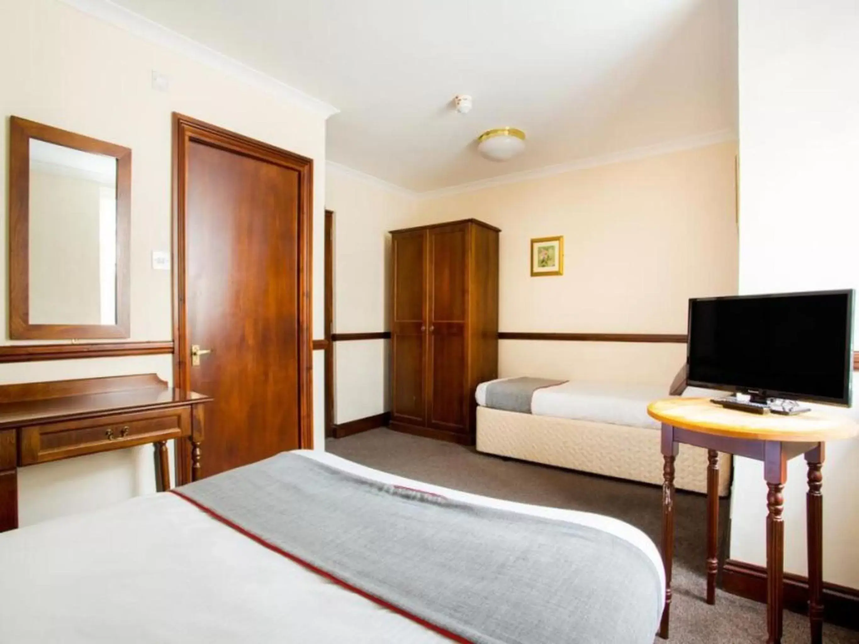 Bedroom, Bed in Brunel Inn