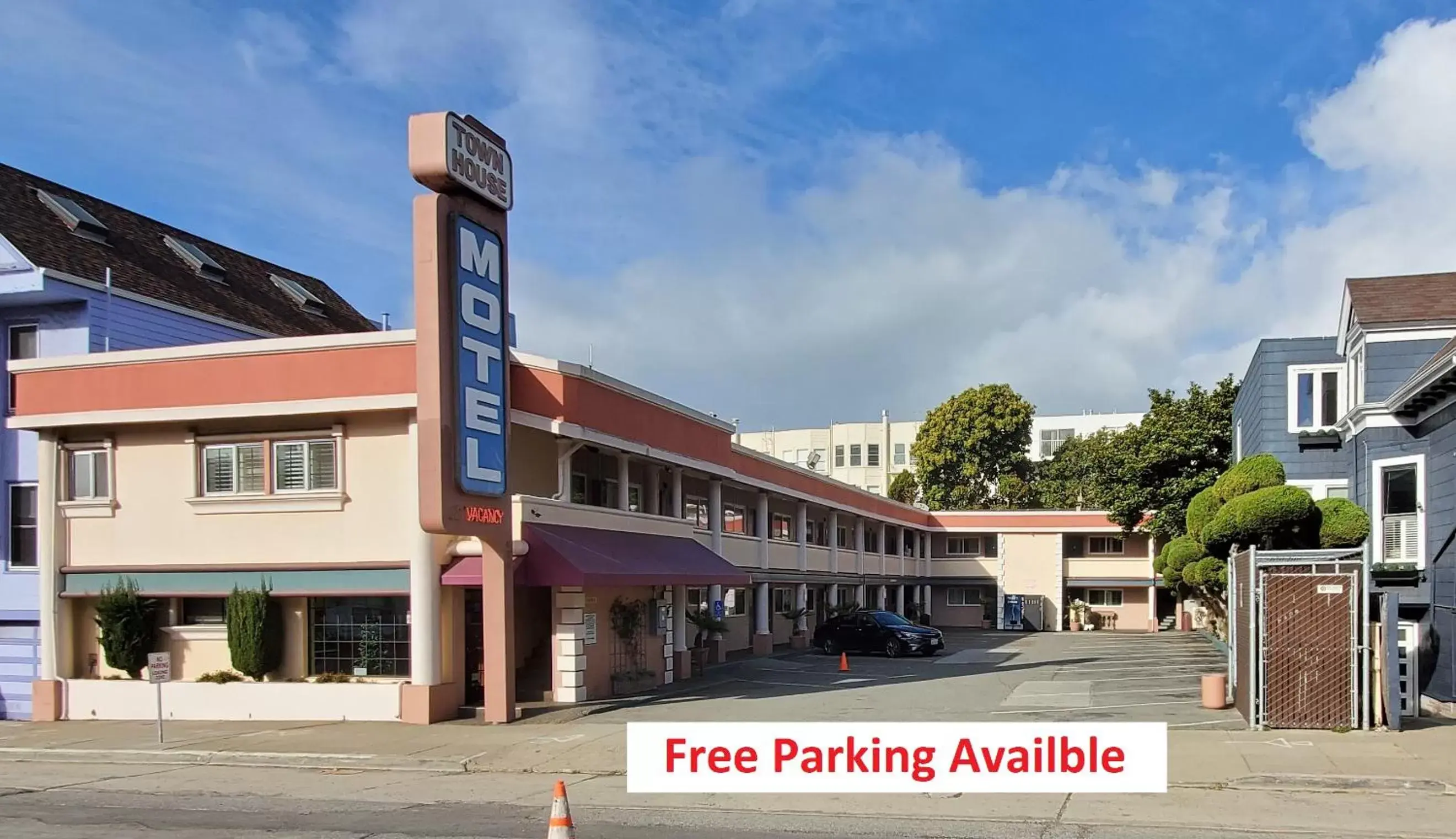 Facade/entrance, Property Building in Town House Motel