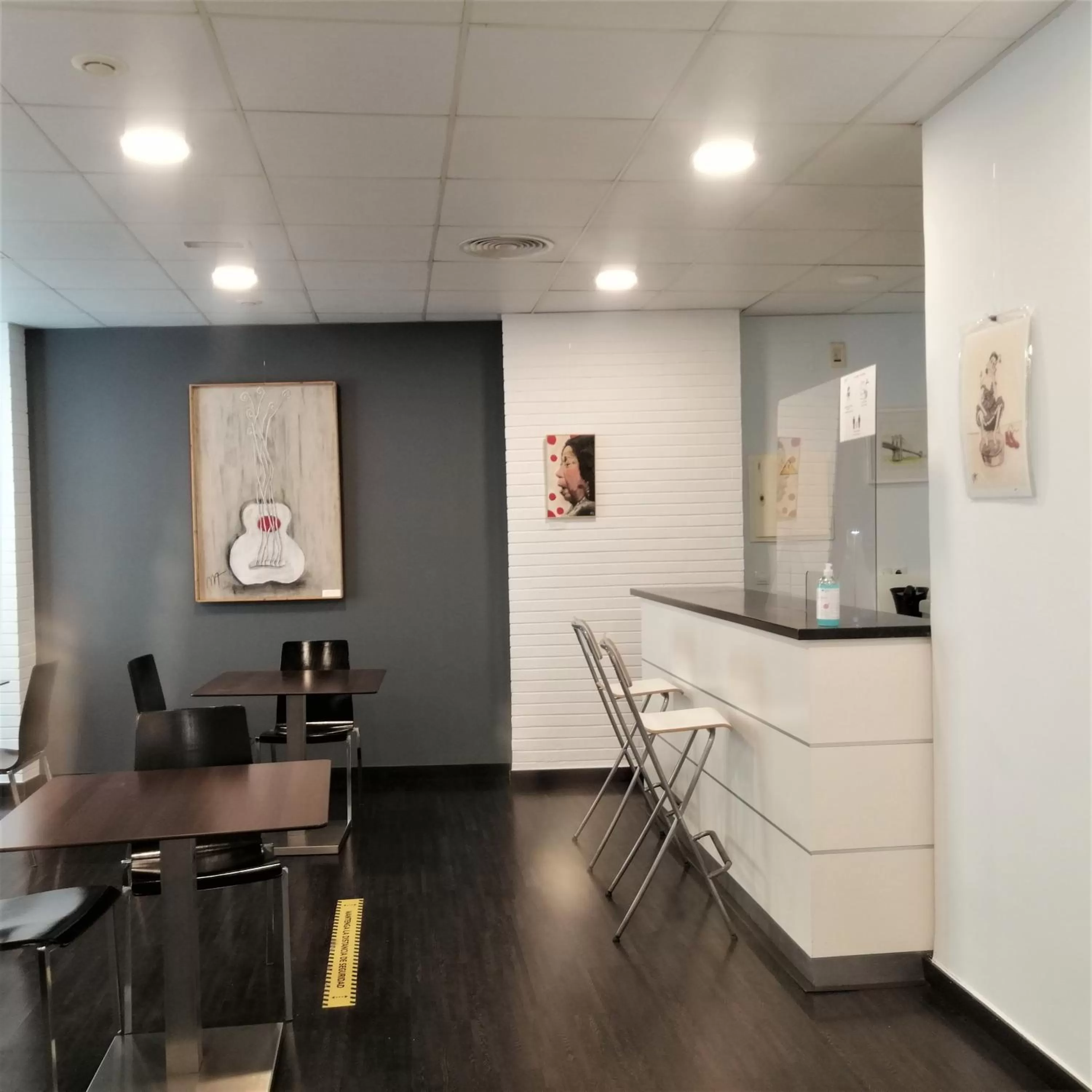 Lounge or bar in Hotel Madrid de Sevilla by SHS