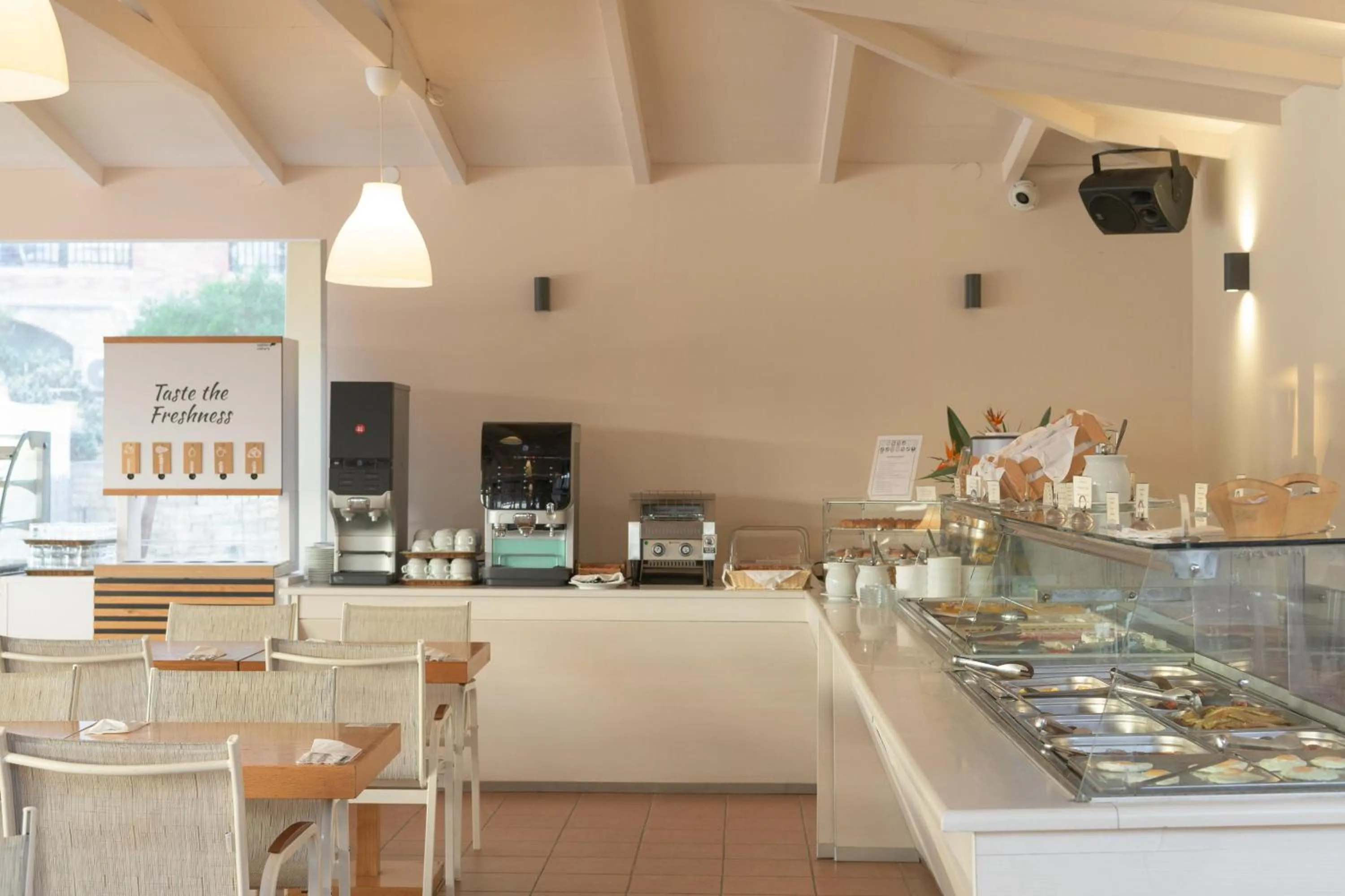 Restaurant/places to eat in Asterias Village