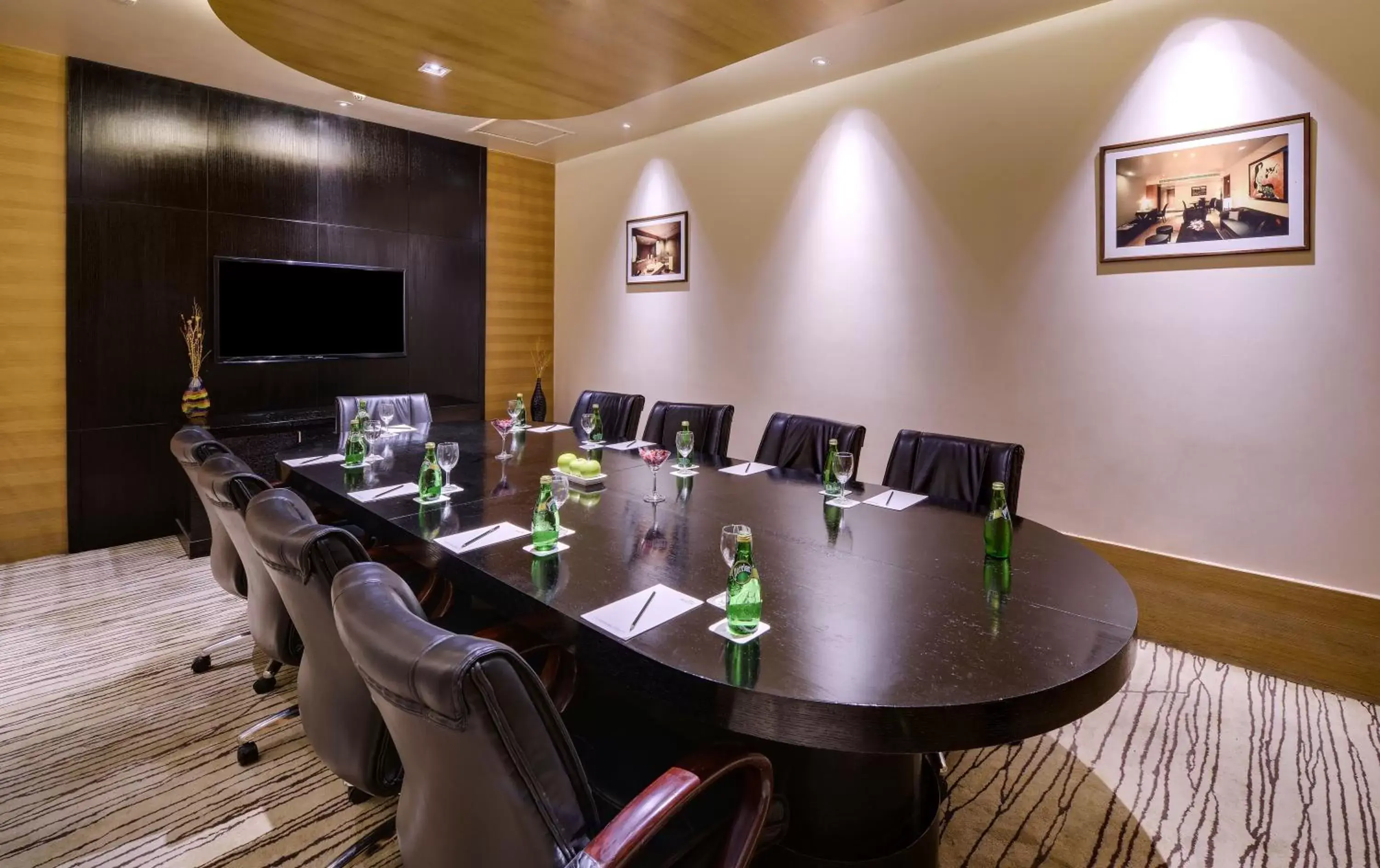 Business facilities in Svelte Hotel and Personal Suites