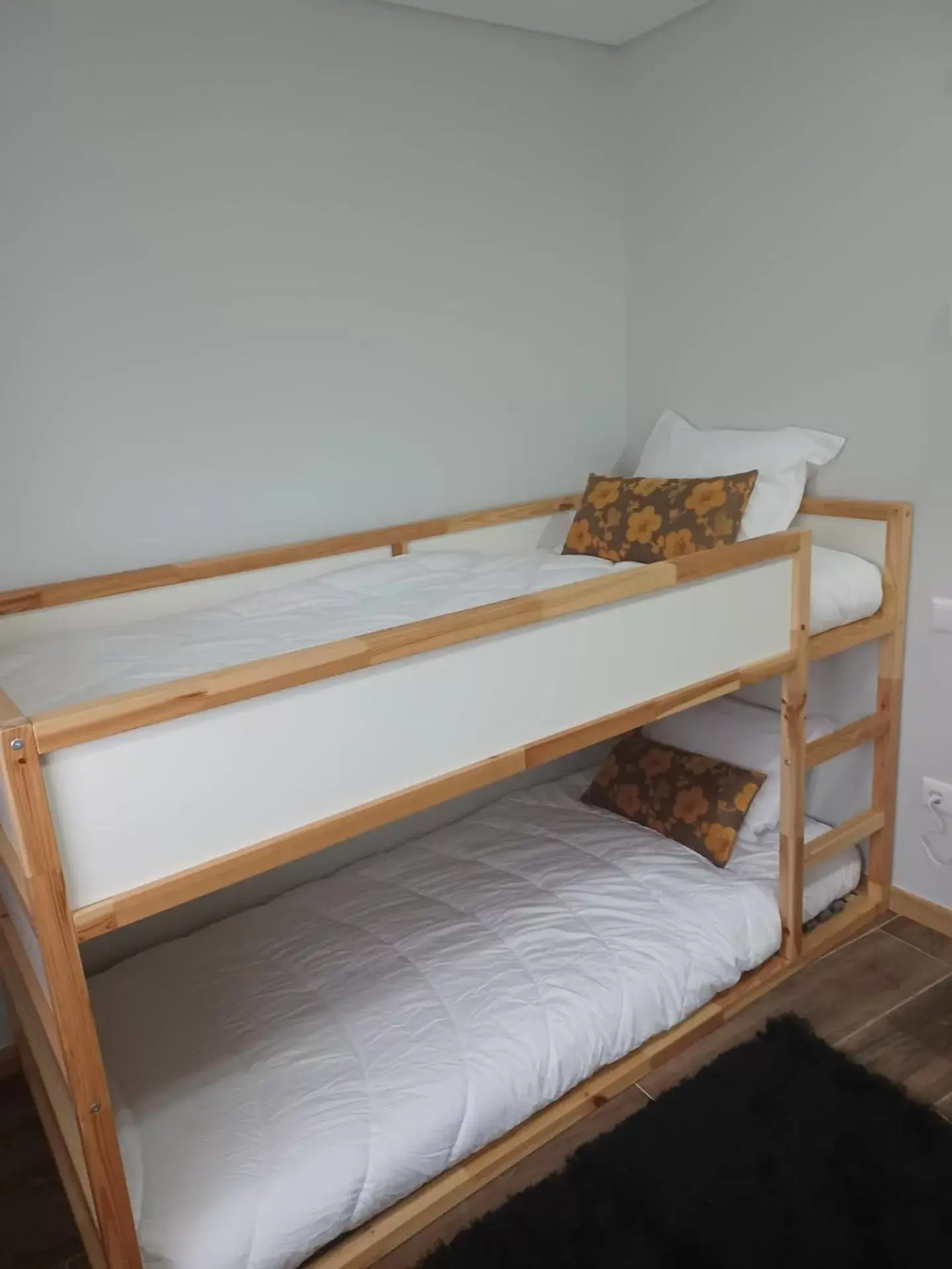 Bunk Bed in Leonchic - Guest House