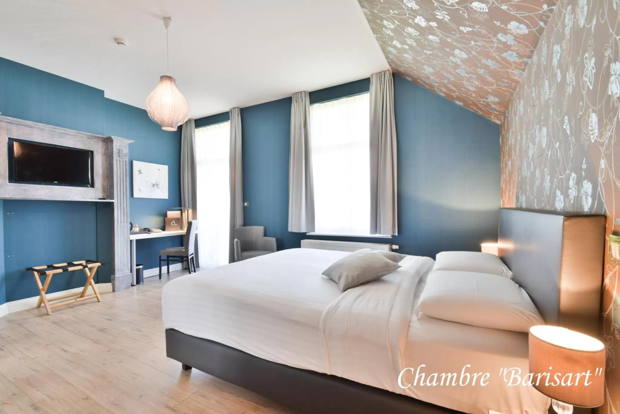 Bedroom, Bed in Hôtel l'Ecrin d'Ô