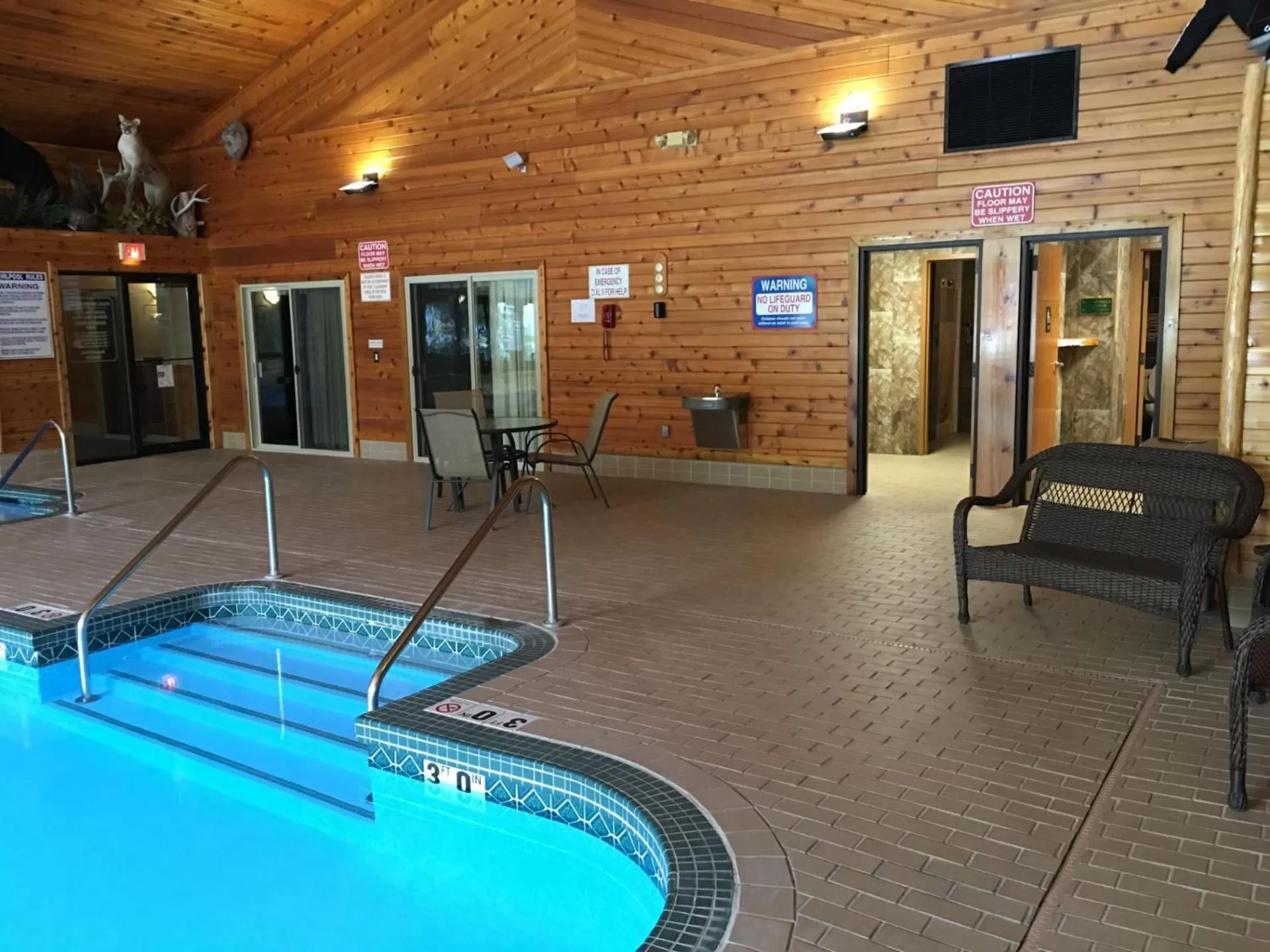 Swimming pool in Rustic Manor