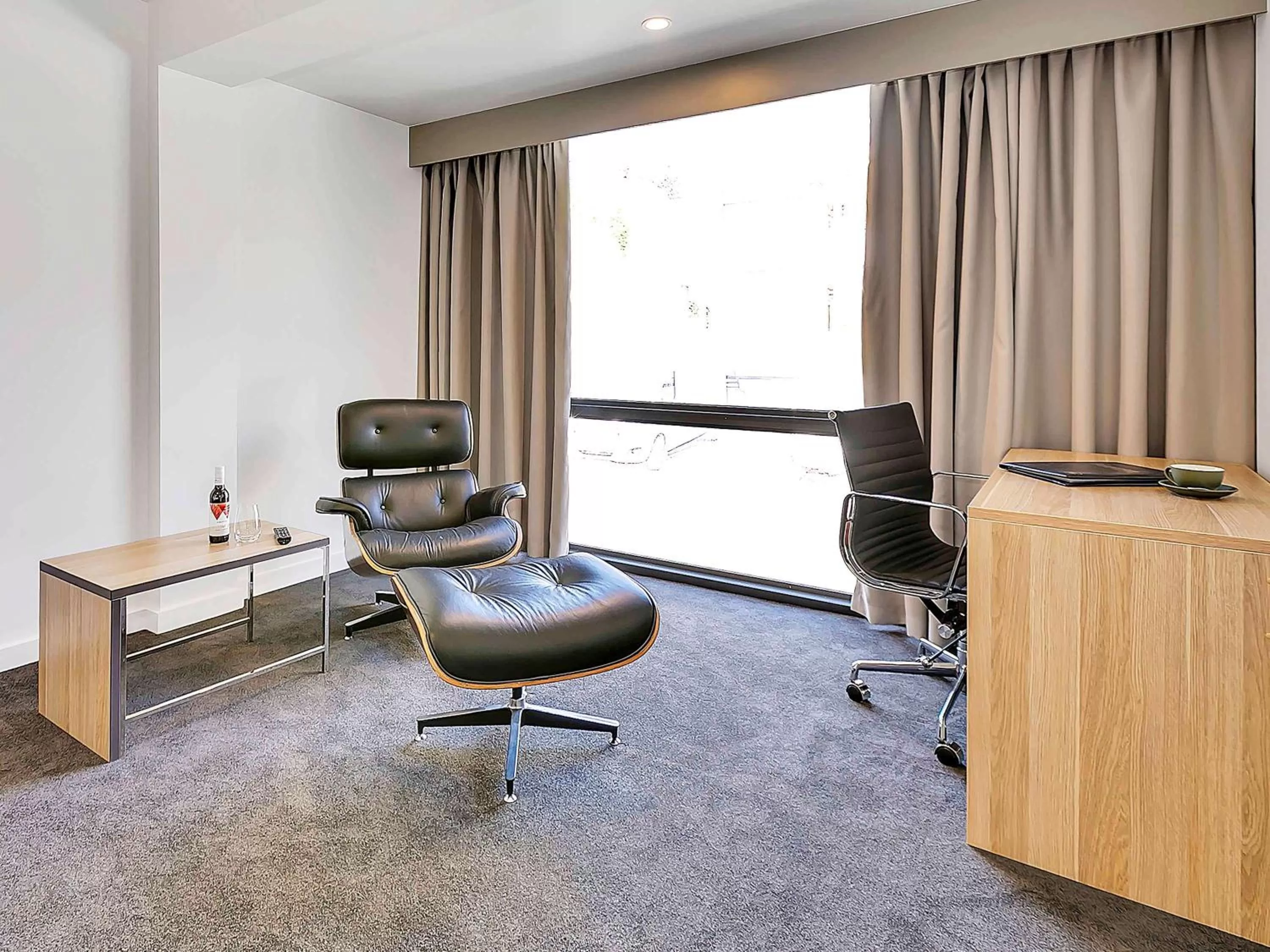 Photo of the whole room in Mercure Launceston