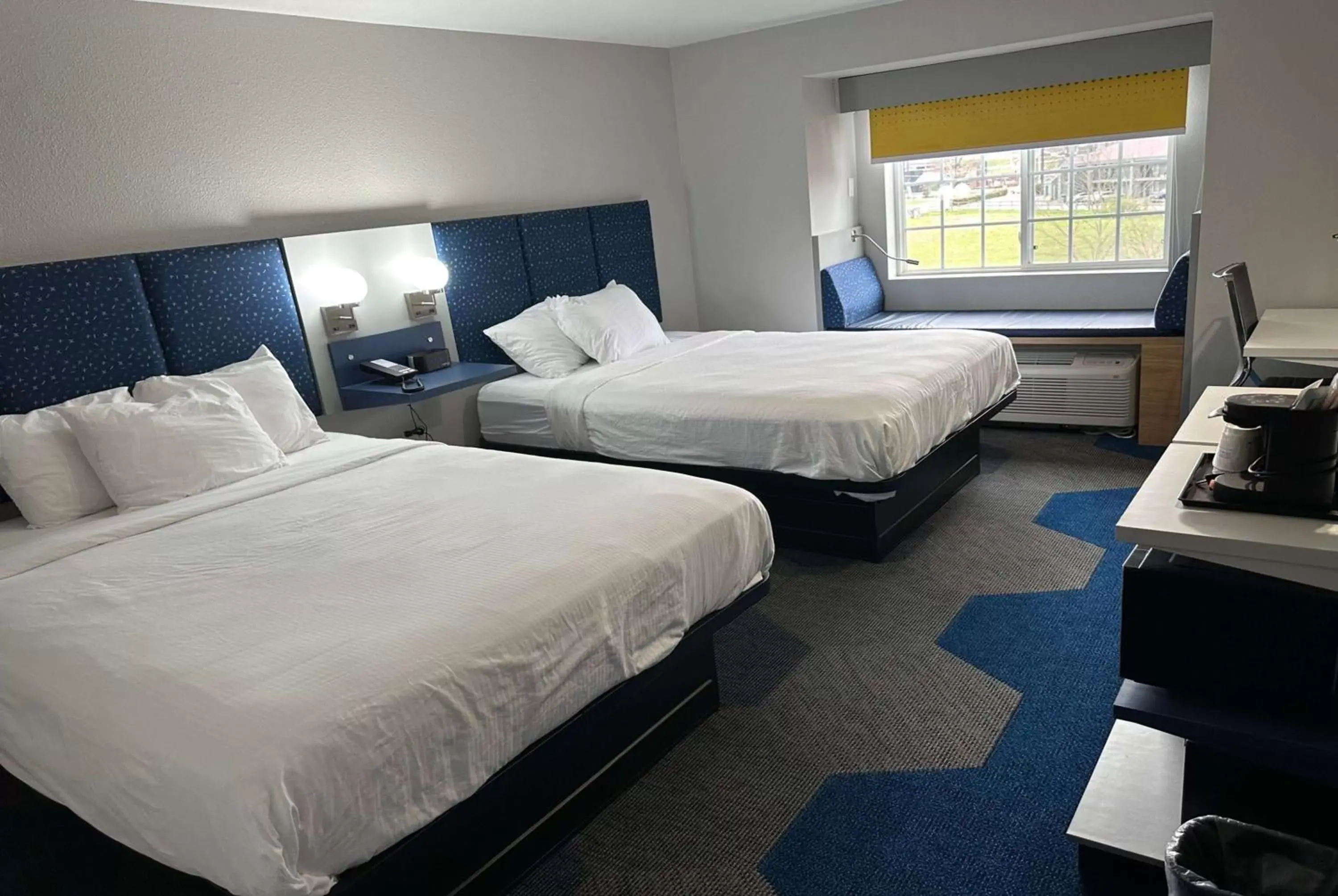 Photo of the whole room, Bed in Microtel Inn & Suites by Wyndham Manchester - Newly Renovated