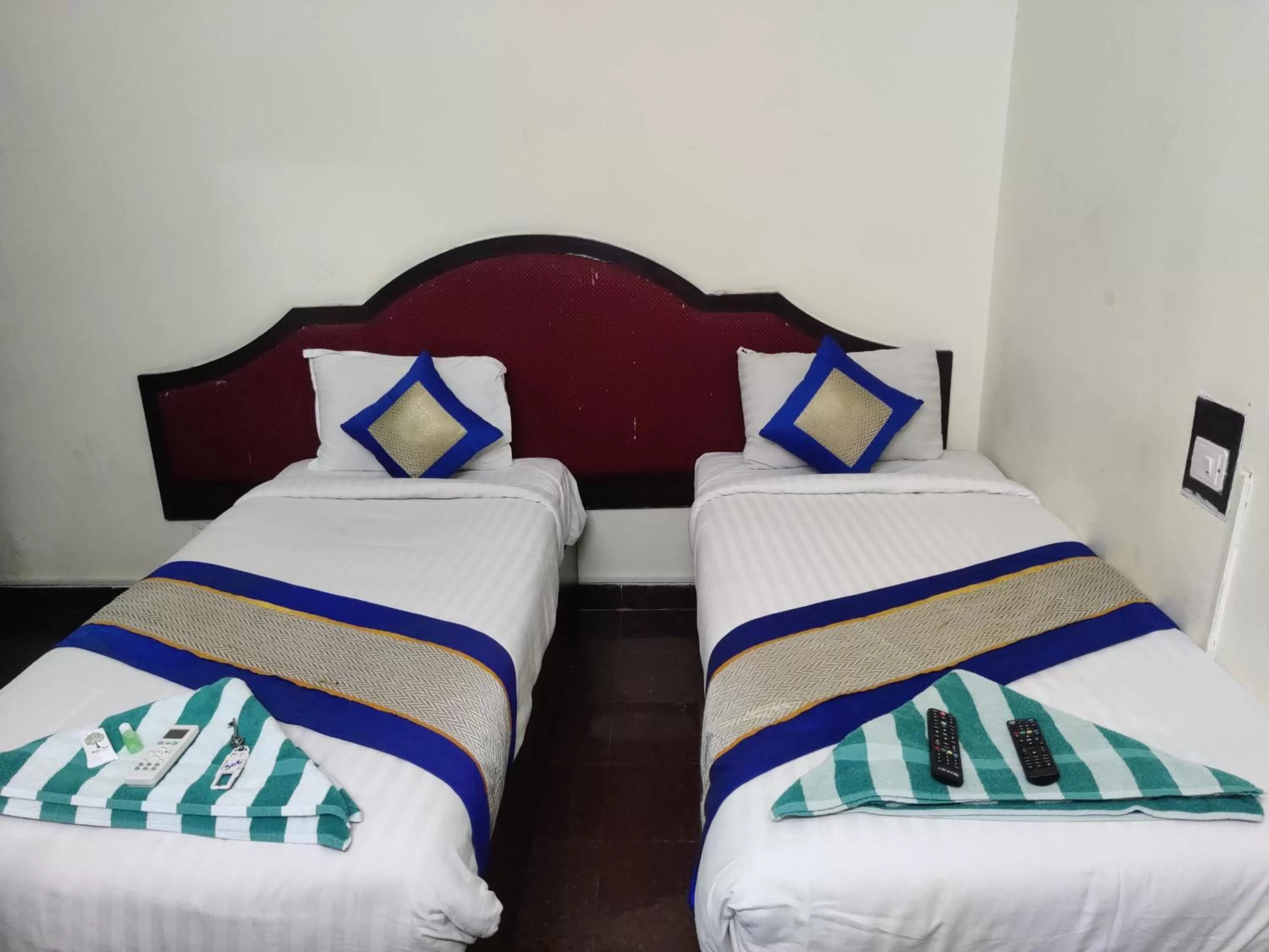 Bed in The Dolphin Park Hotel, Virugambakkam