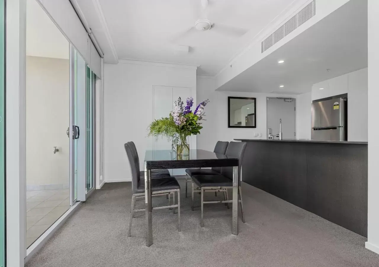 Dining Area in H on Mitchell Apartment Hotel