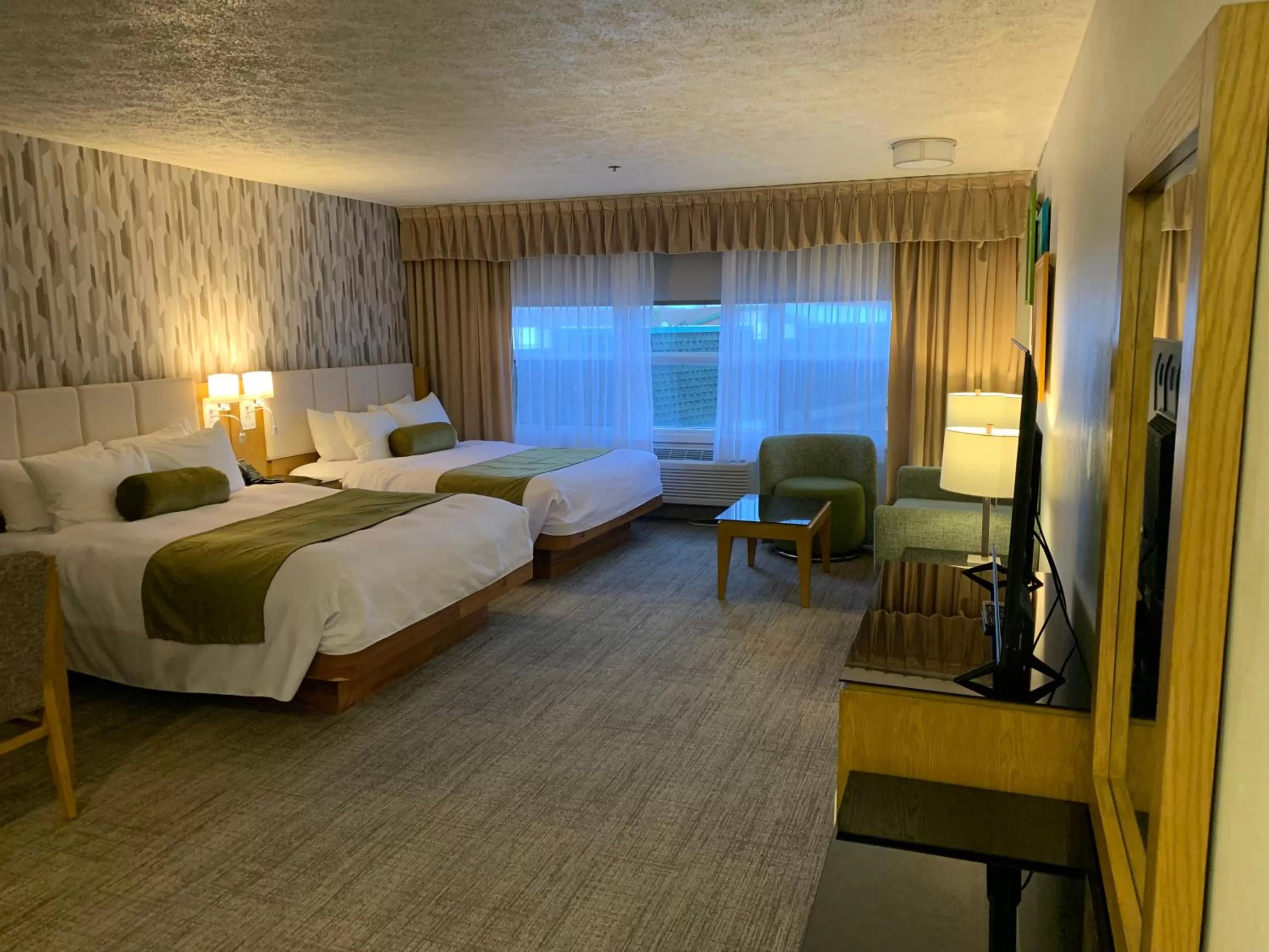 Bedroom, Bed in Split Rock Resort