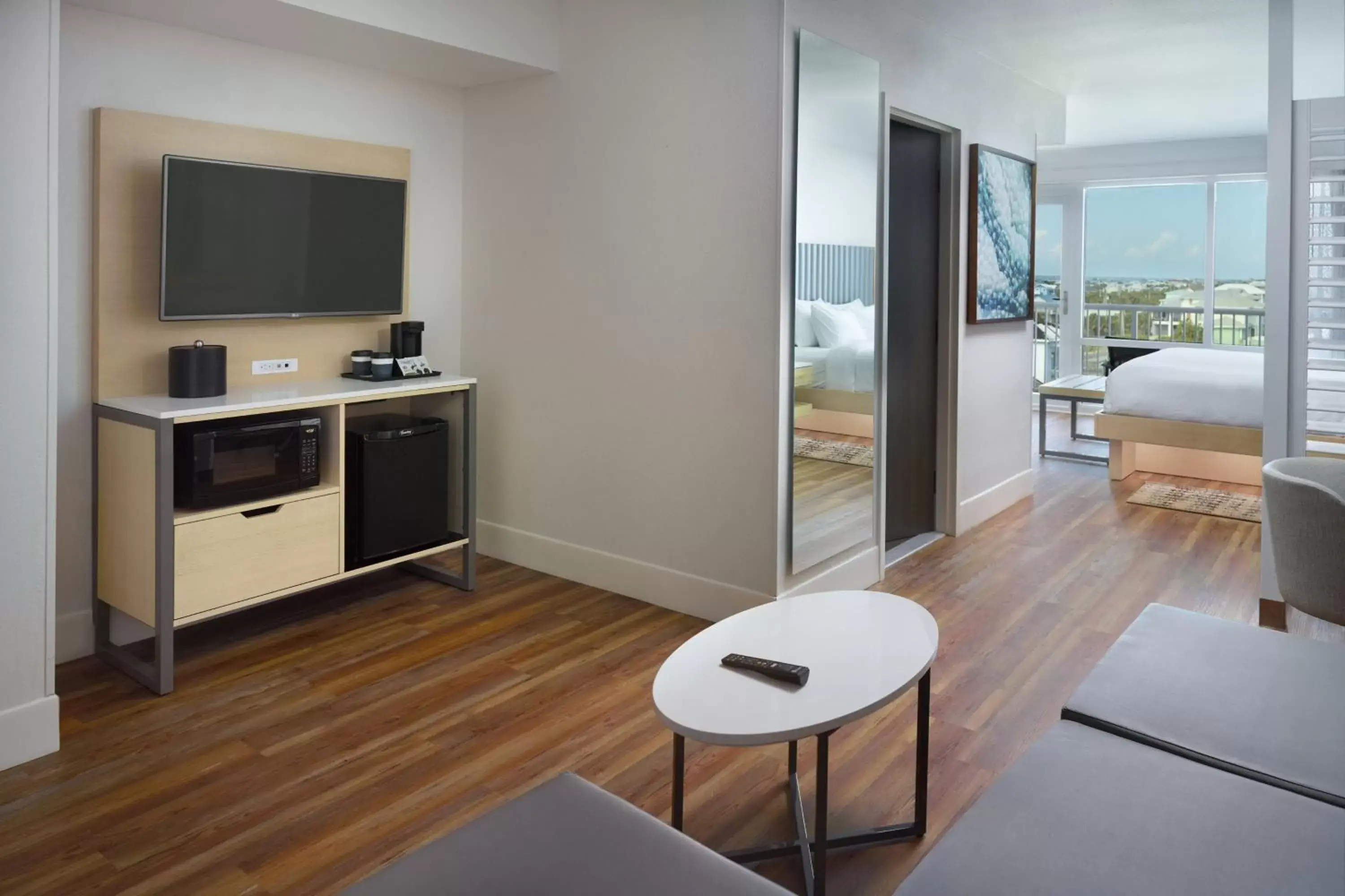 Bedroom, Kitchen/Kitchenette in SpringHill Suites by Marriott Pensacola Beach