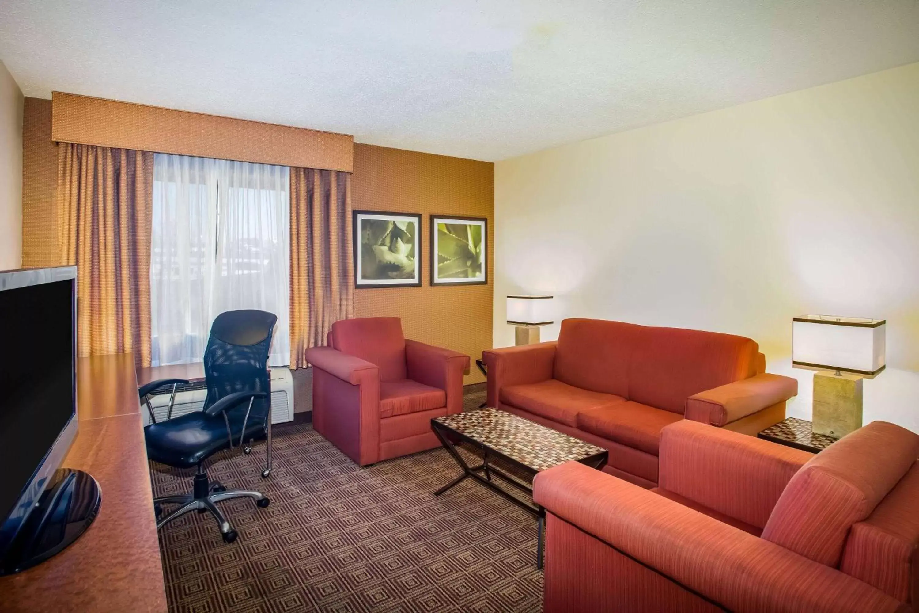 Living room, Seating Area in La Quinta by Wyndham Columbia