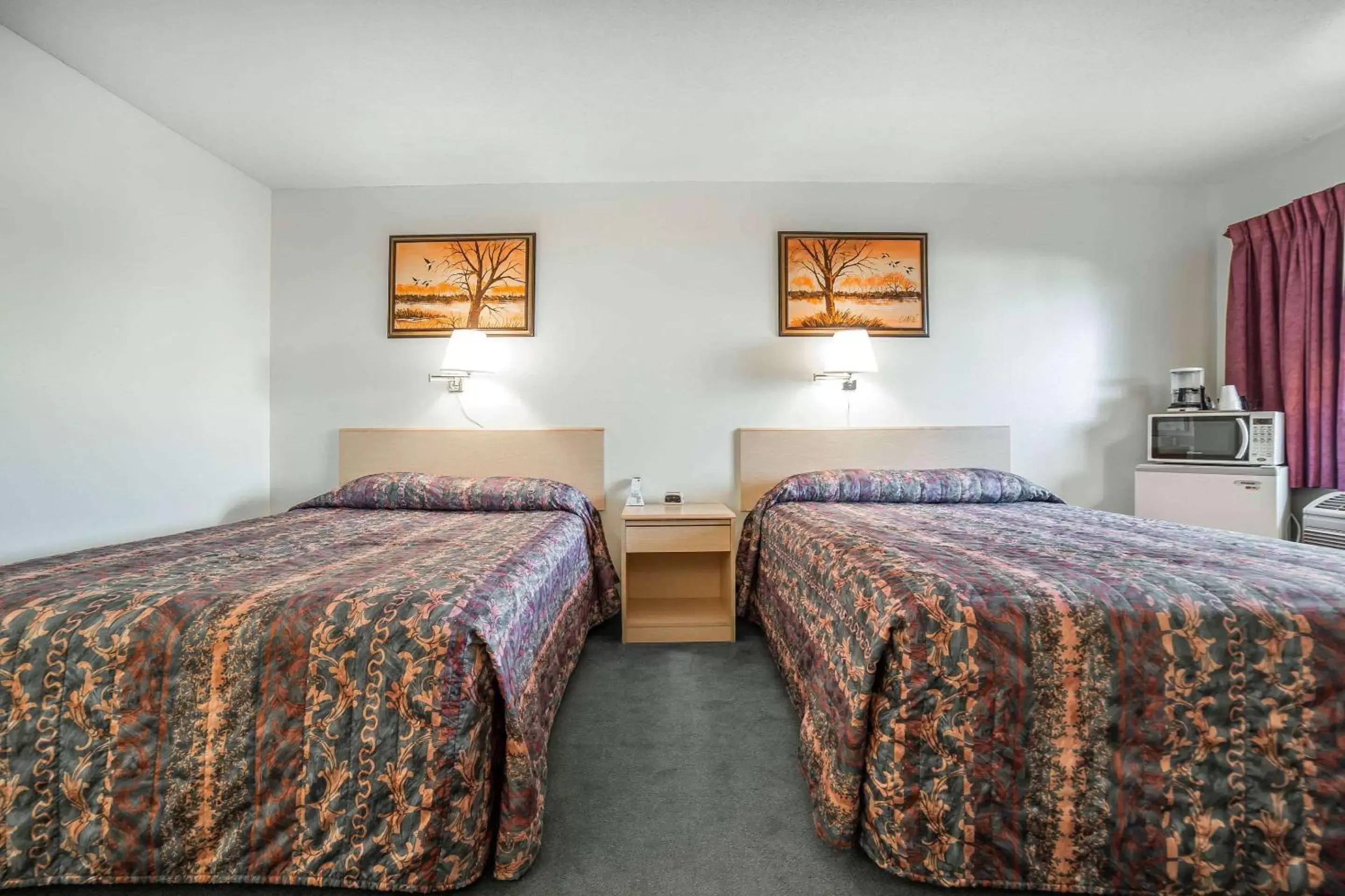 Photo of the whole room, Bed in Rodeway Inn Boardman - Hermiston