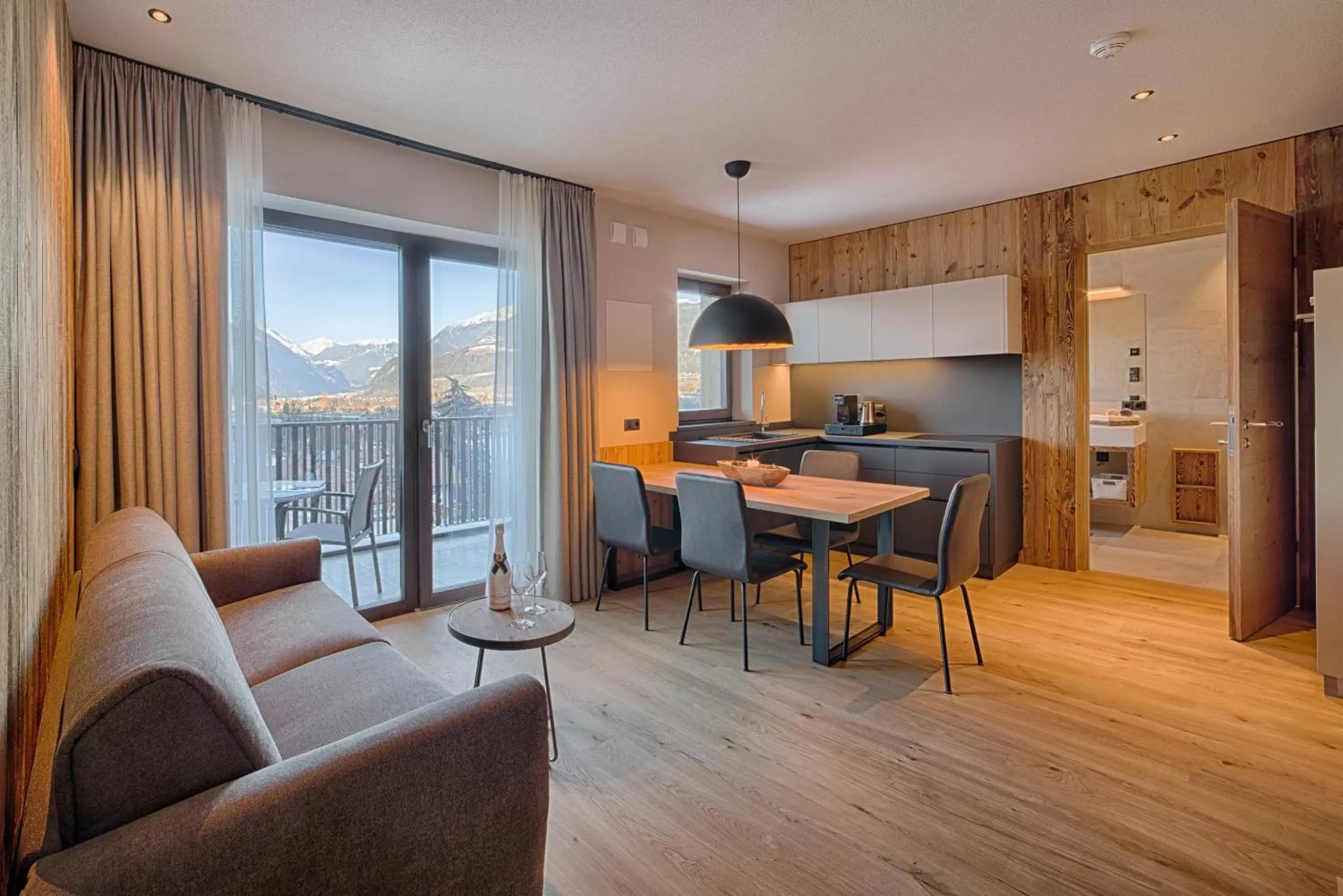 Kitchen or kitchenette, Seating Area in K1 Mountain Chalet - Luxury Apartements