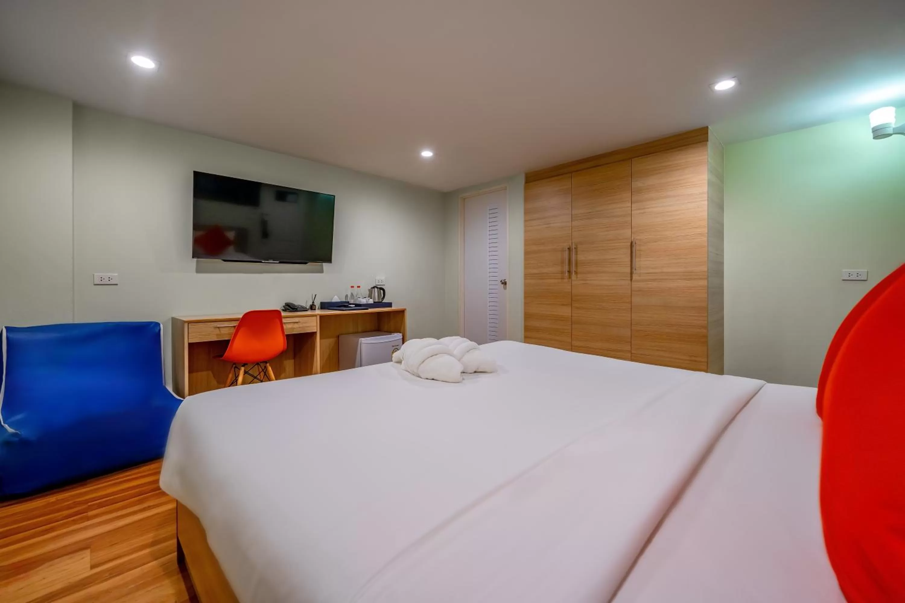 Bed in 7 Days Premium Hotel at Icon Siam Station - No Parking