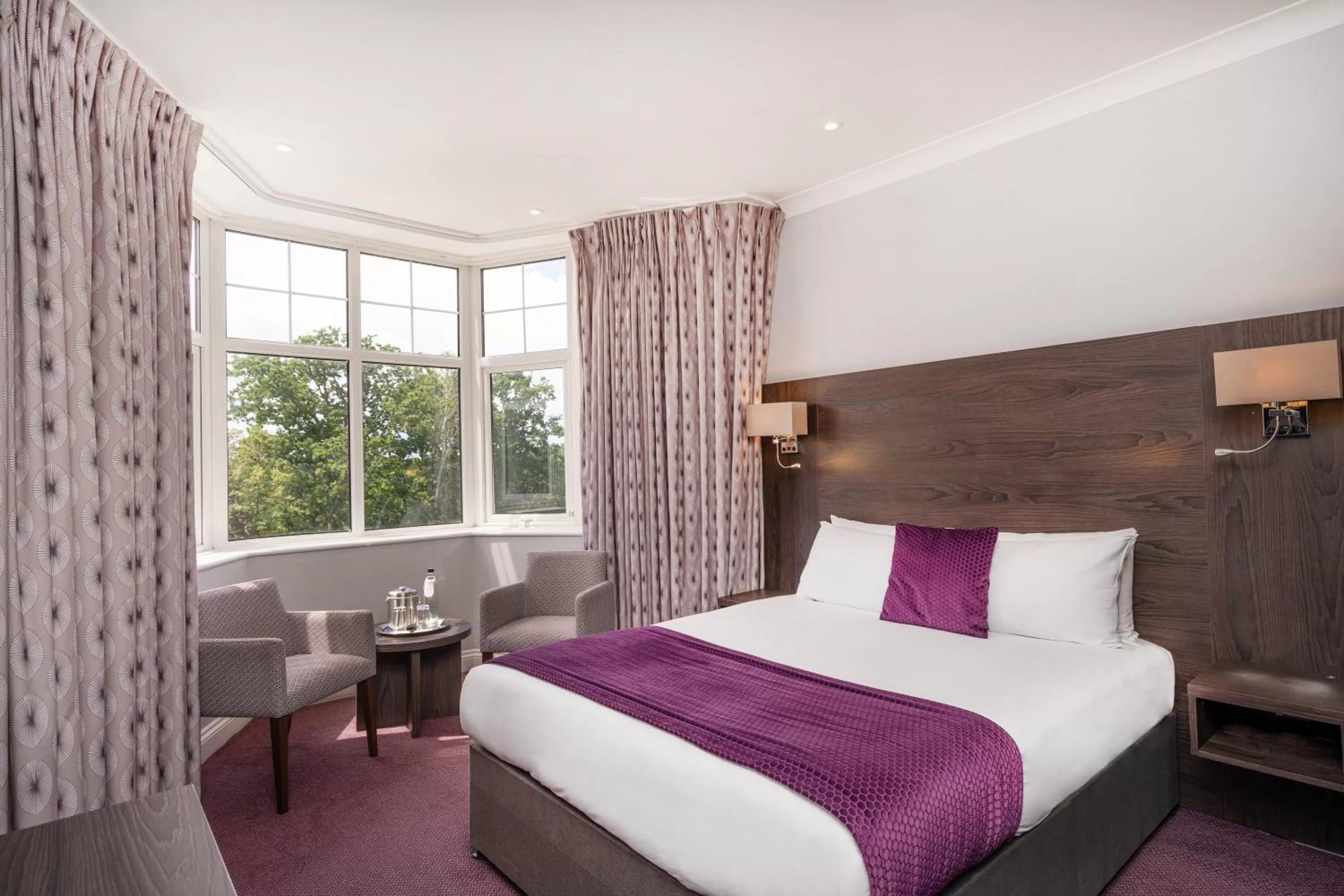 Bedroom, Bed in Bromley Court Hotel London