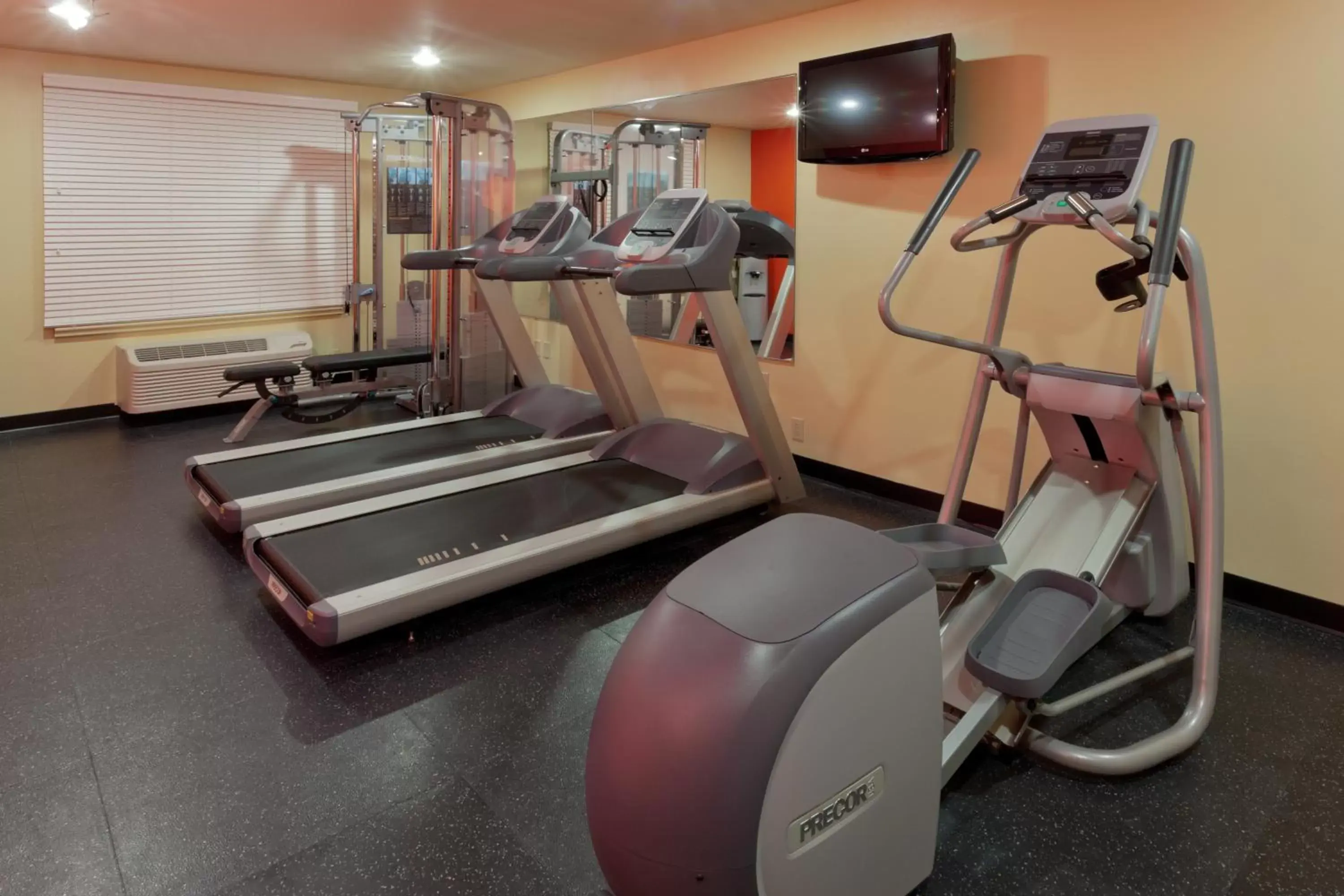 Fitness centre/facilities, Fitness Center/Facilities in Country Inn & Suites by Radisson, Holland, MI