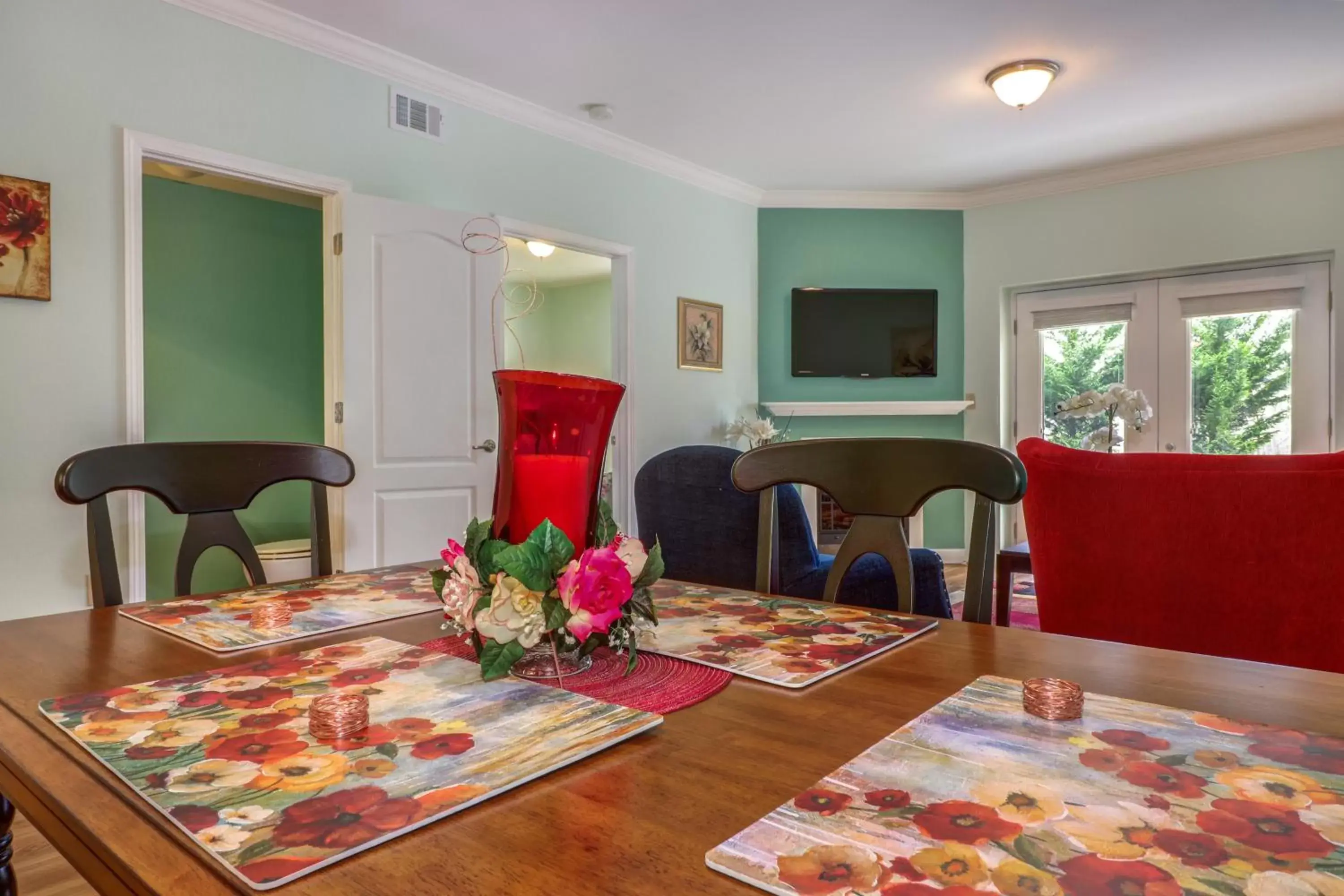 Dining Area in Richard's Retreat