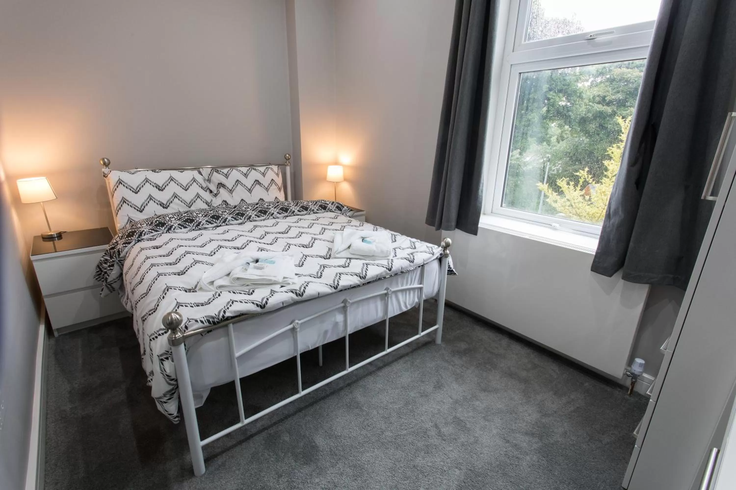 Bedroom, Bed in High Bank Hotel