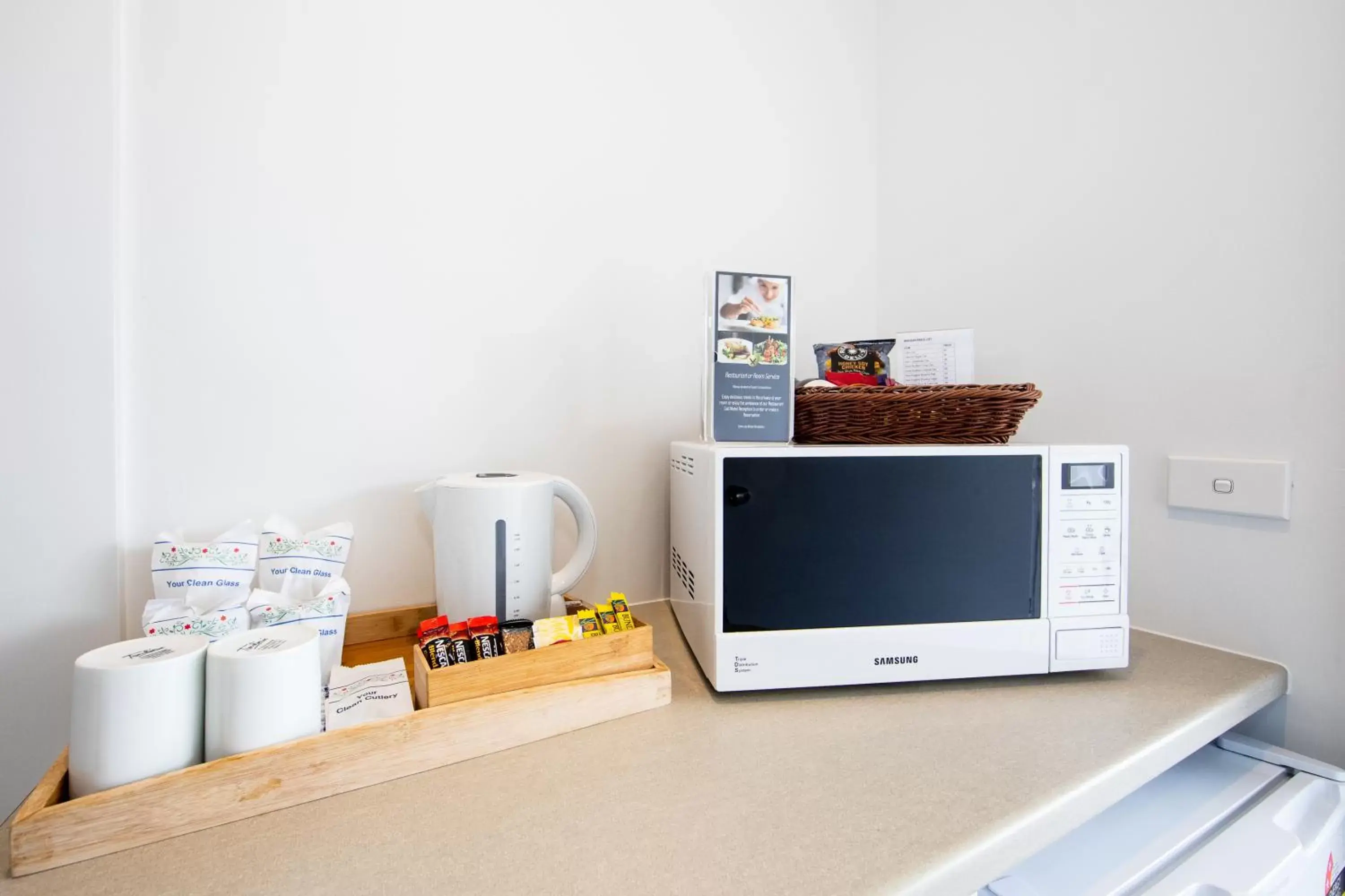 Coffee/tea facilities in New England Motor Lodge