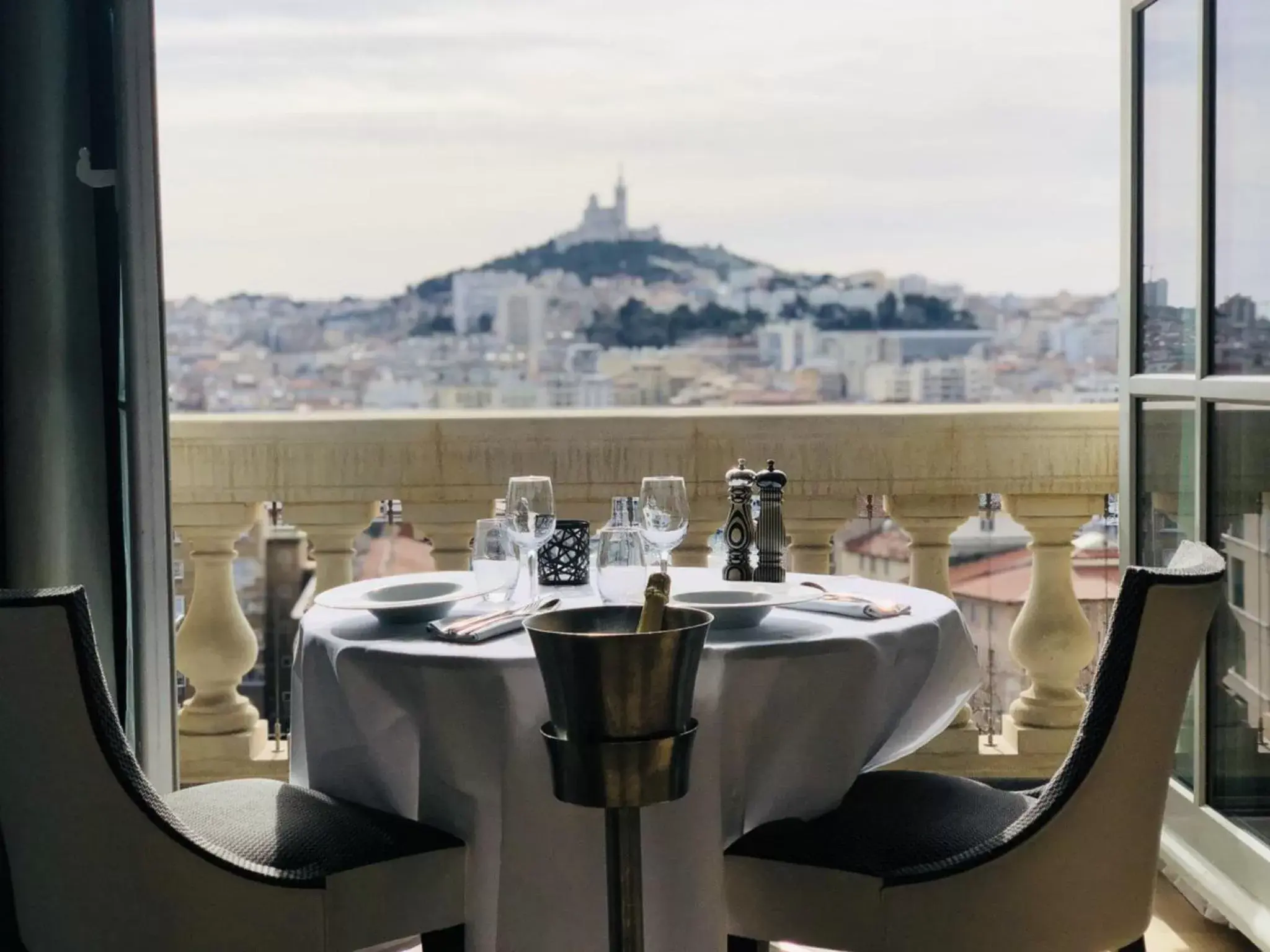 Photo of the whole room, Restaurant/Places to Eat in InterContinental Marseille - Hotel Dieu, an IHG Hotel