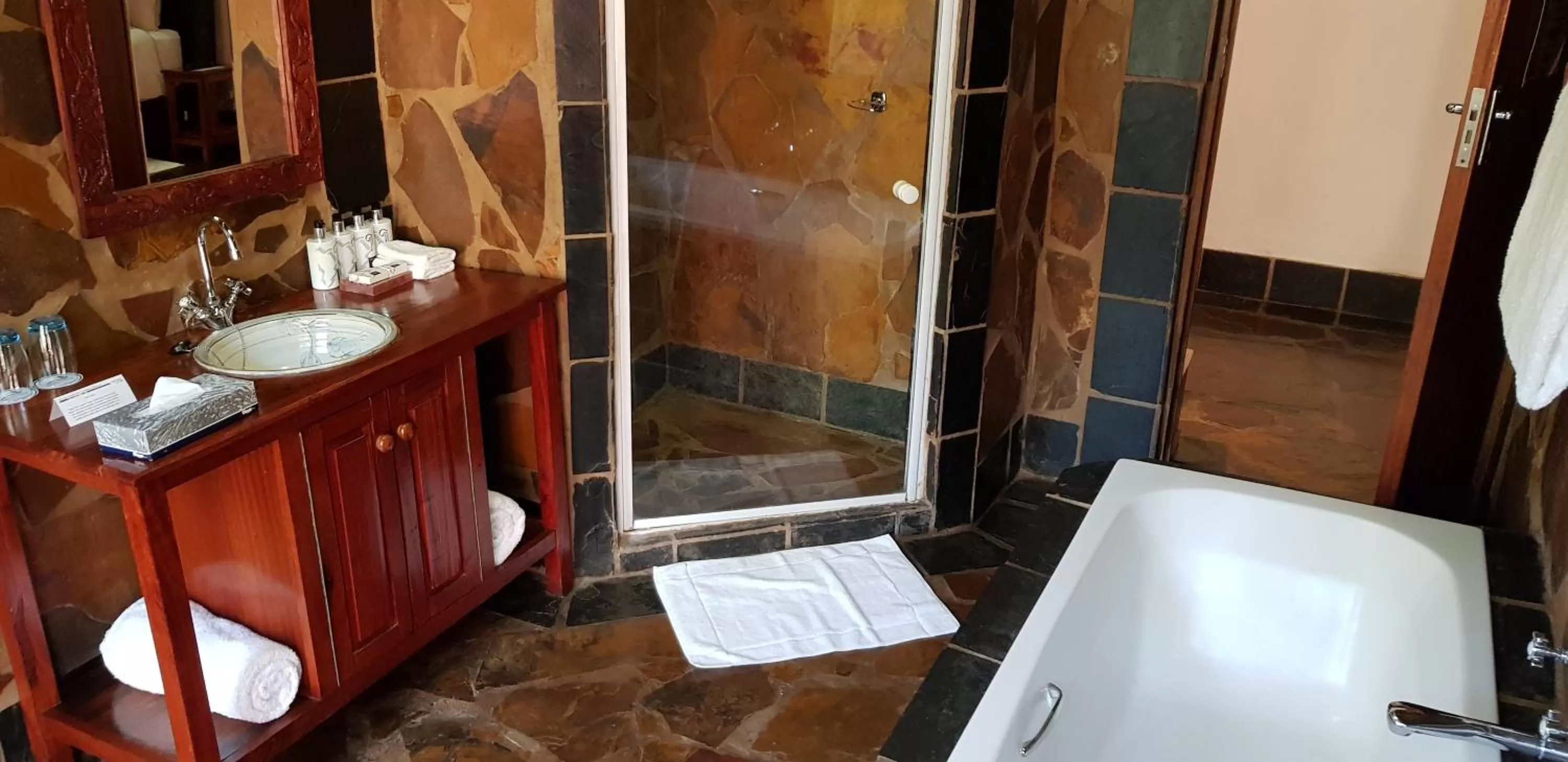 Bathroom in Misty Hills Country Hotel, Conference Centre & Spa