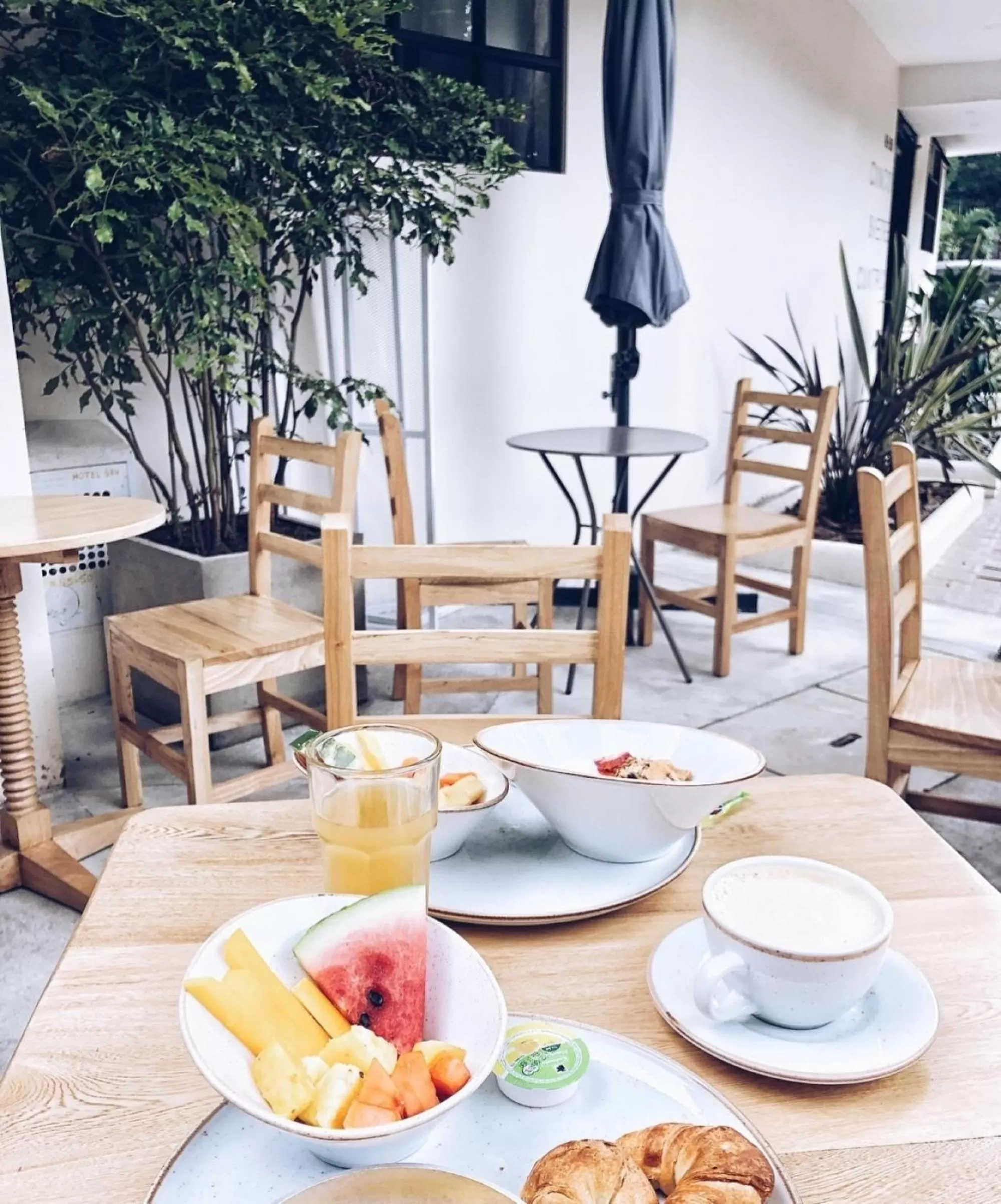 Dining area in 574 Hotel