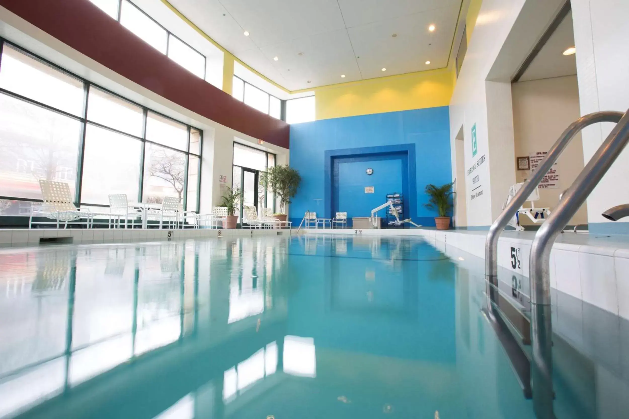 Pool view, Swimming Pool in Embassy Suites by Hilton Chicago O'Hare Rosemont