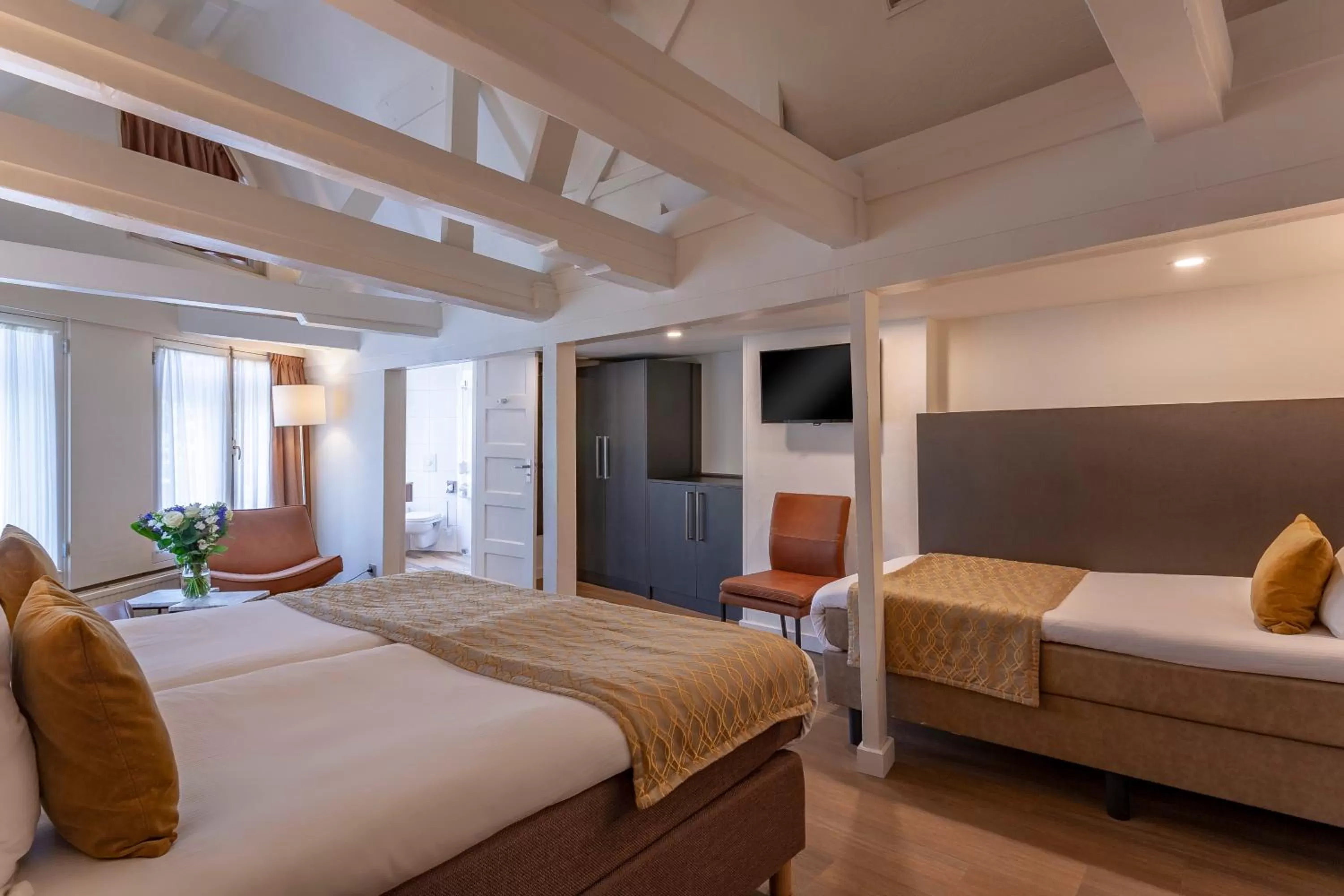 Bedroom, Bed in Avenue Hotel