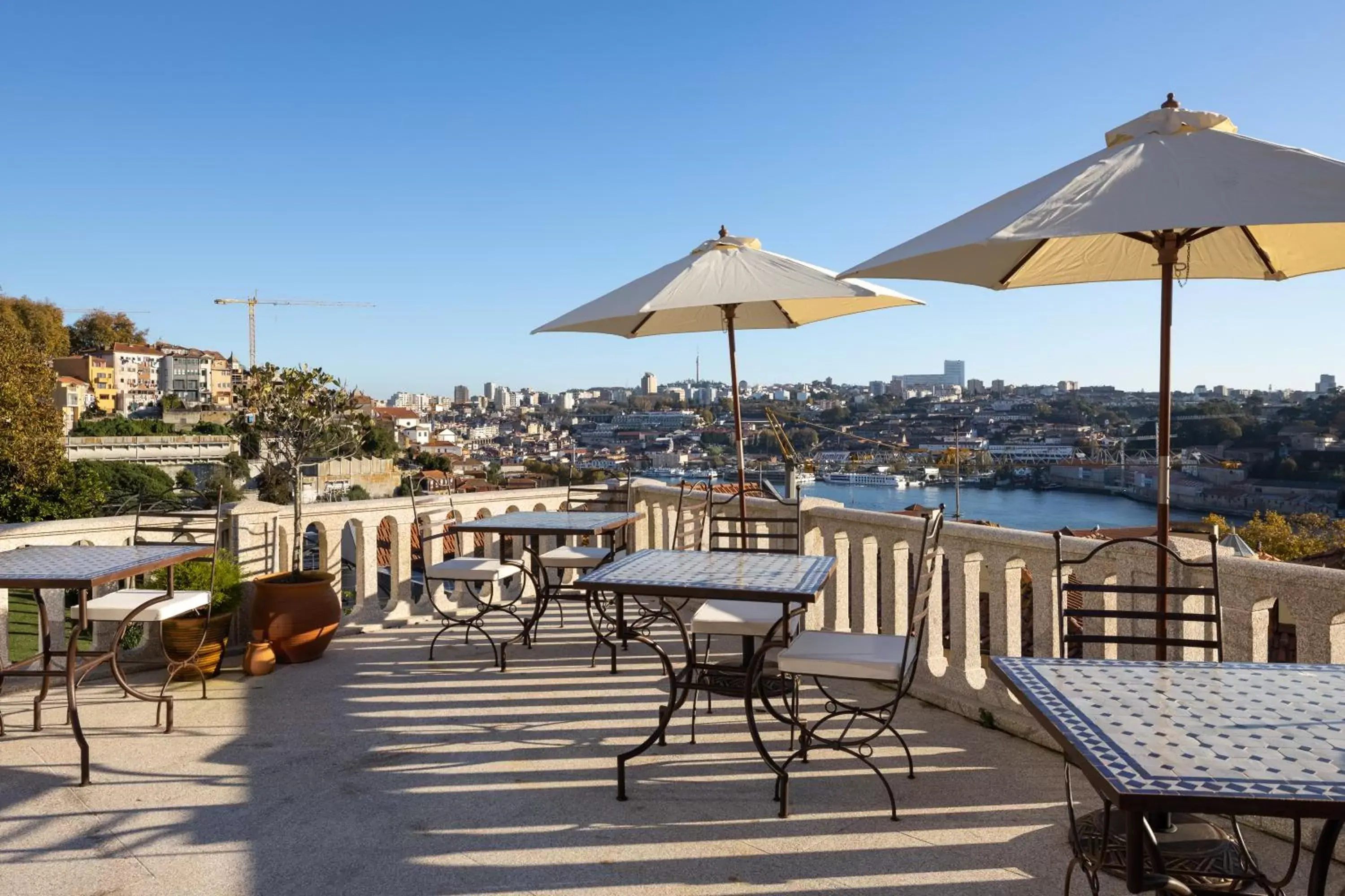 Balcony/Terrace, Restaurant/Places to Eat in CASA CAMÉLIA