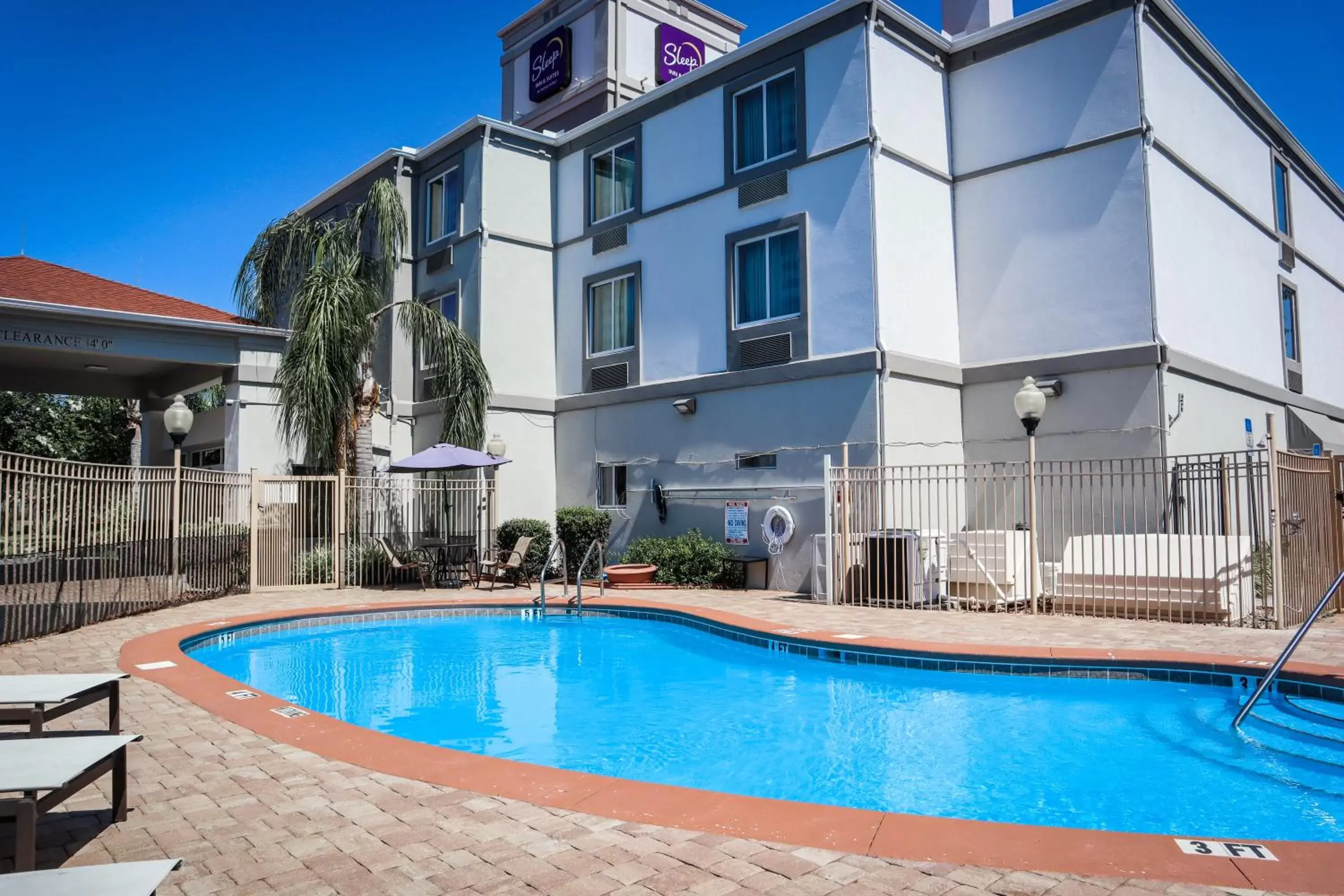 Swimming pool, Property Building in Sleep Inn & Suites Ocala - Belleview
