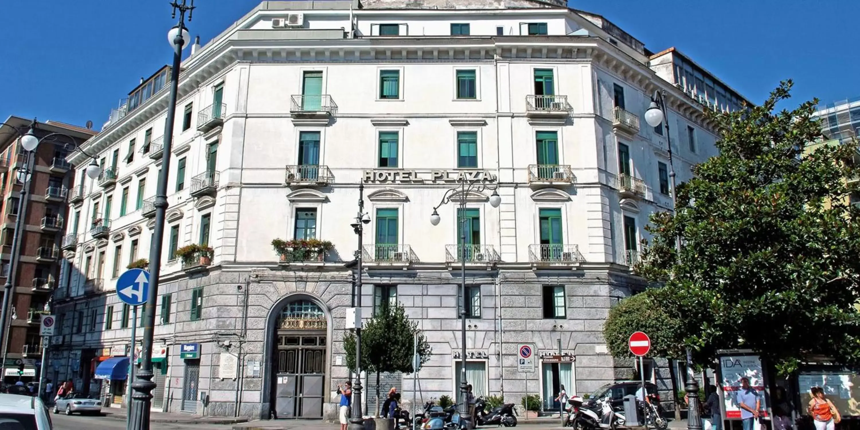 Facade/entrance, Property Building in Hotel Plaza