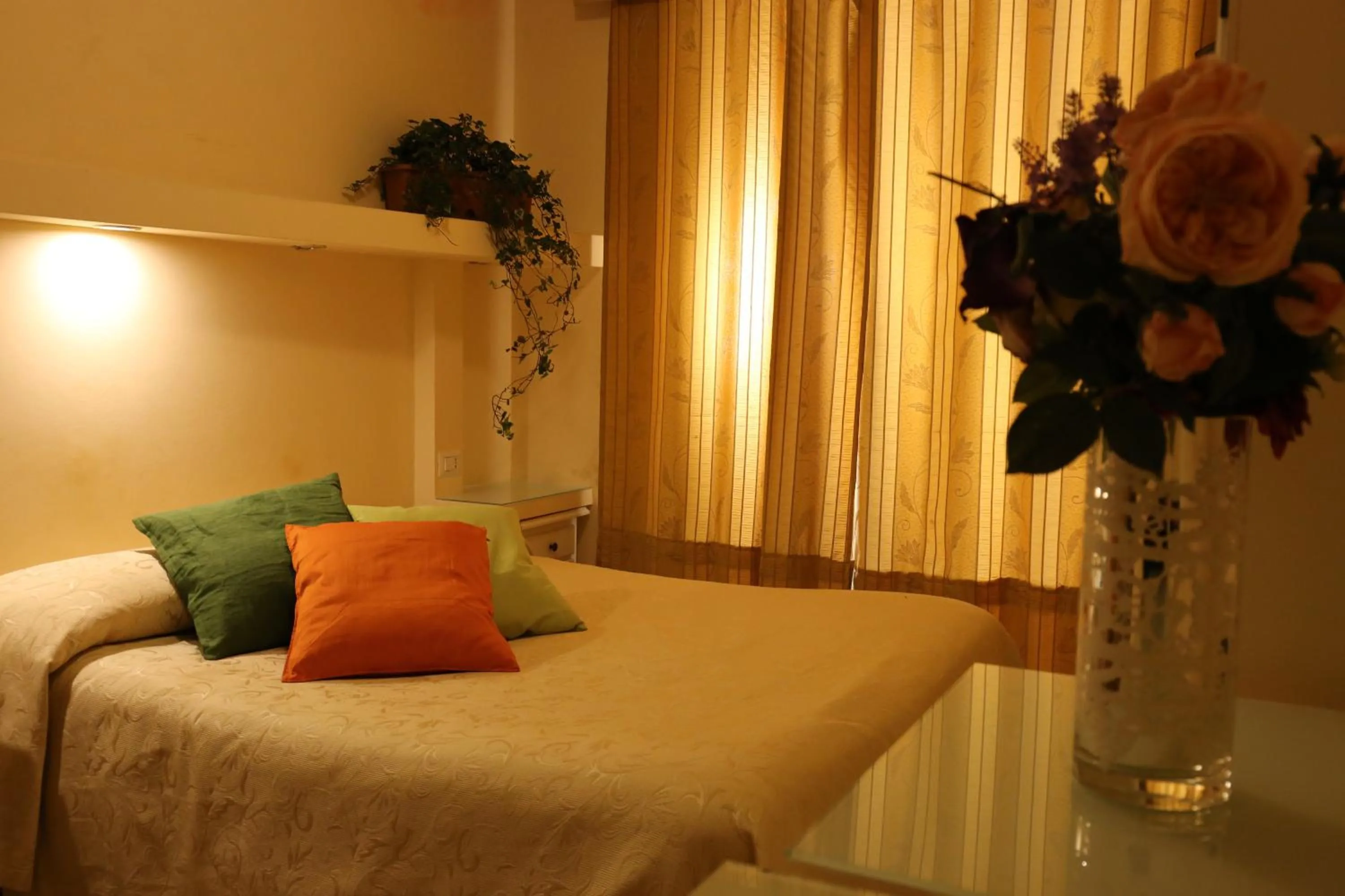 Shower, Bed in Albergo Del Centro Storico