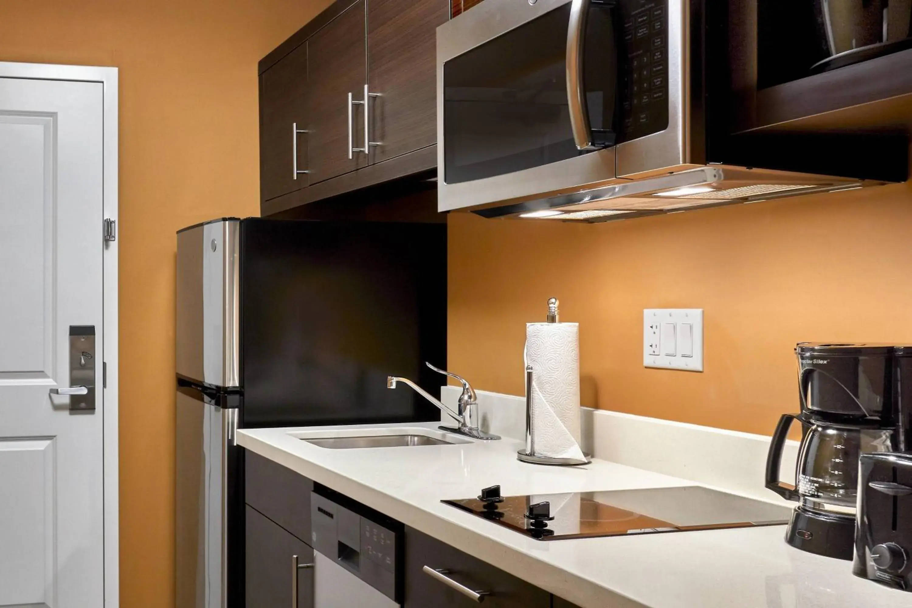 Kitchen or kitchenette, Kitchen/Kitchenette in TownePlace Suites by Marriott Fort McMurray