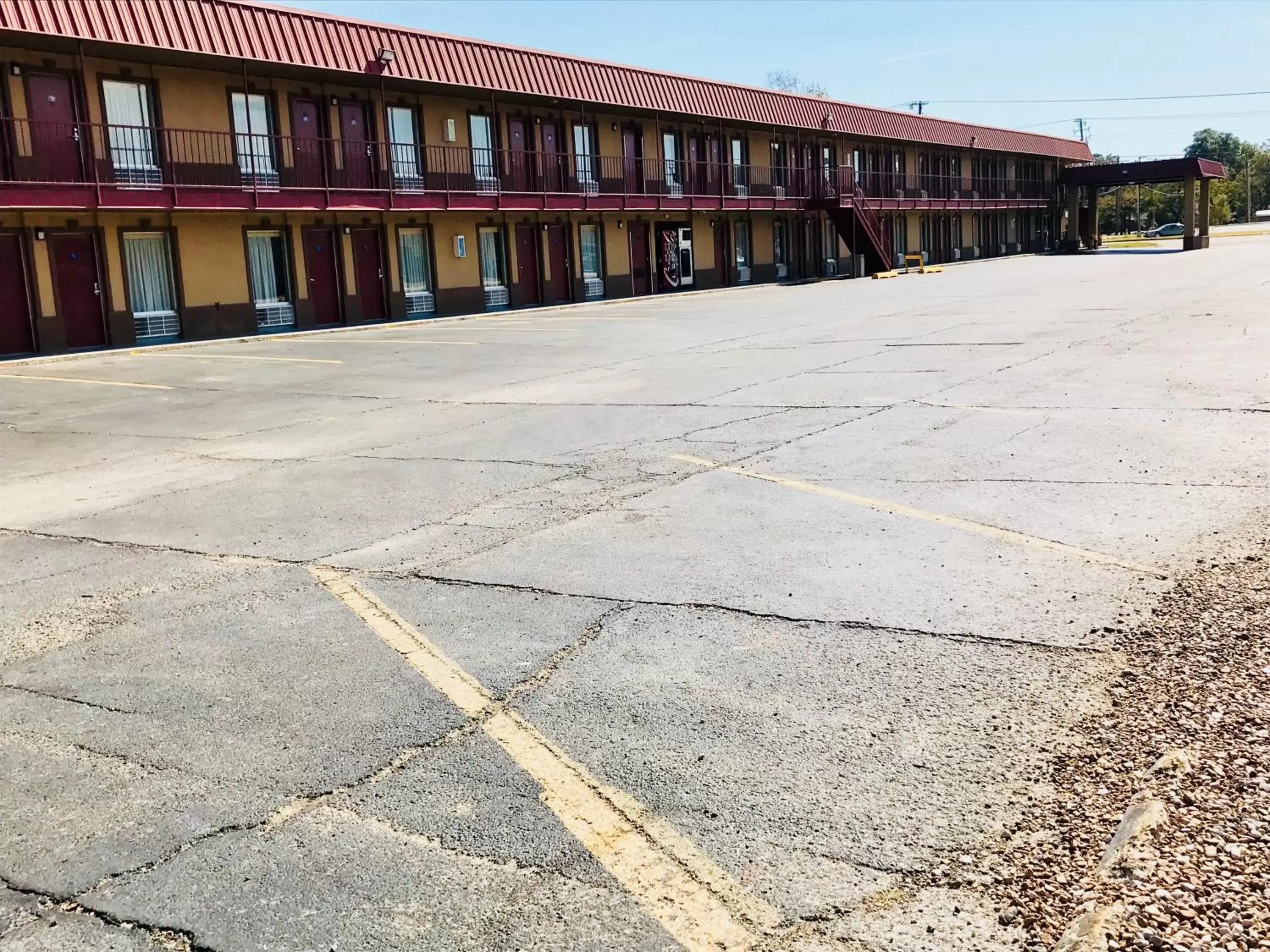 Property Building in Americas Best Value Inn-Indianola