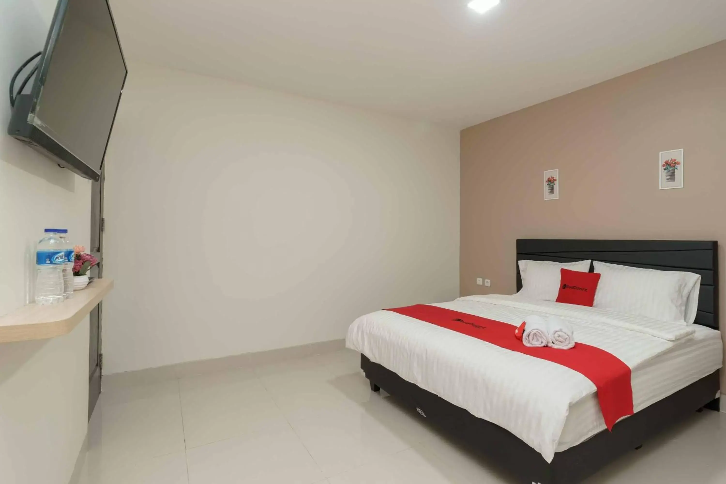 Bed in RedDoorz Plus near Eka Hospital BSD 5 Bed in RedDoorz Plus near Eka Hospital BSD 5
